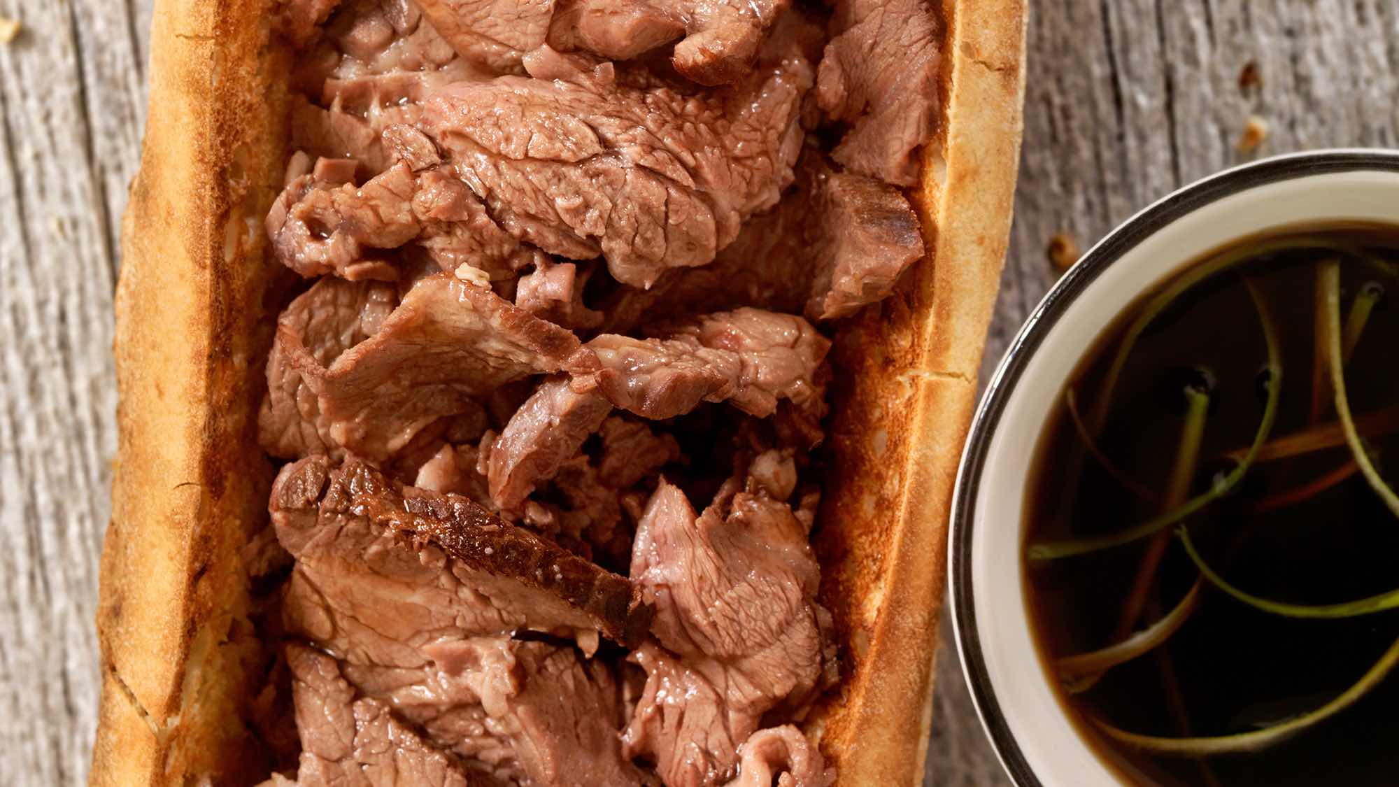 Kanapki ze stekiem wołowym w stylu amerykańskim z nutą whiskey