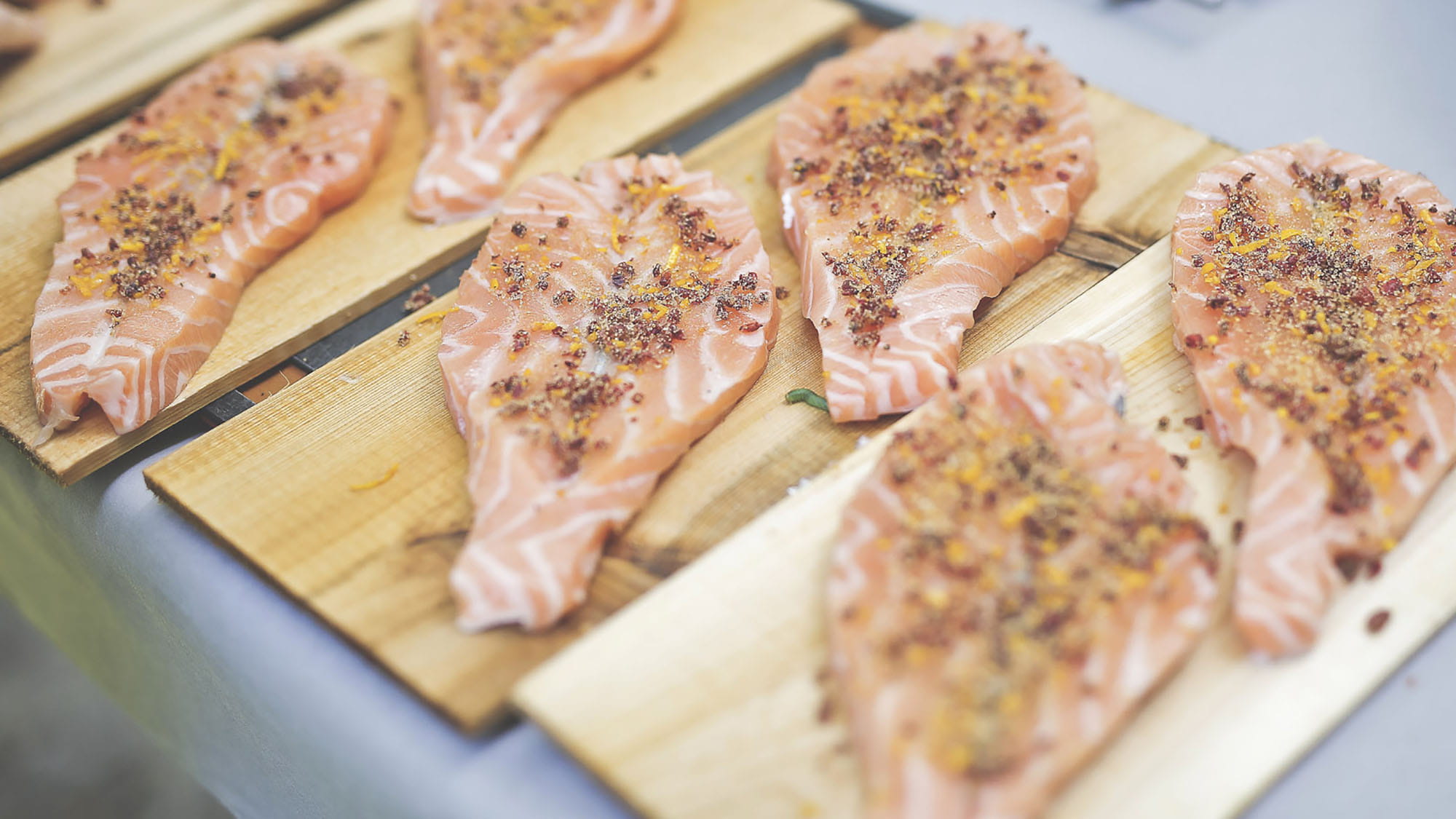 Przyprawa do dań grilla - berberys z chili i kardamonem - przepis Kamis