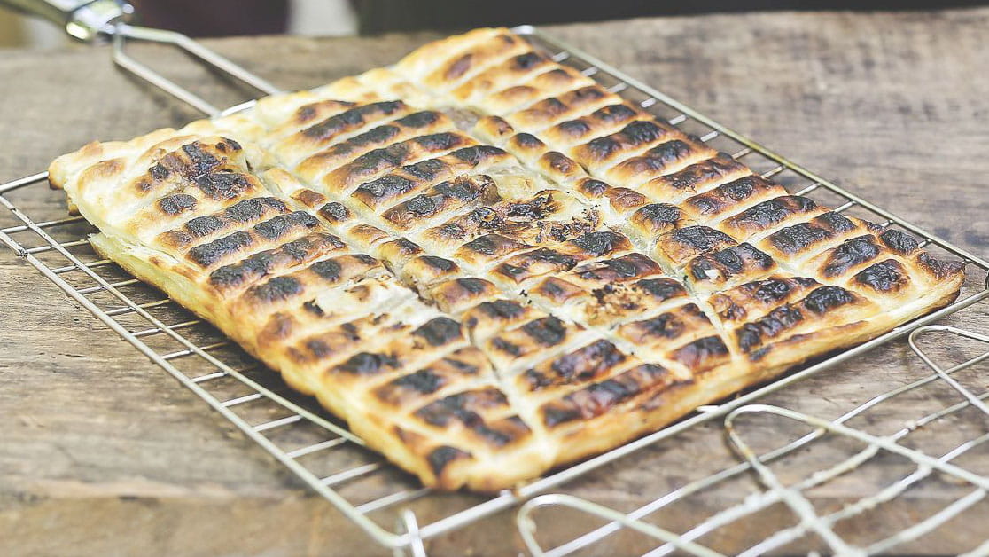 Braai Pie z boczniakami i wołowiną - przepis Kamis