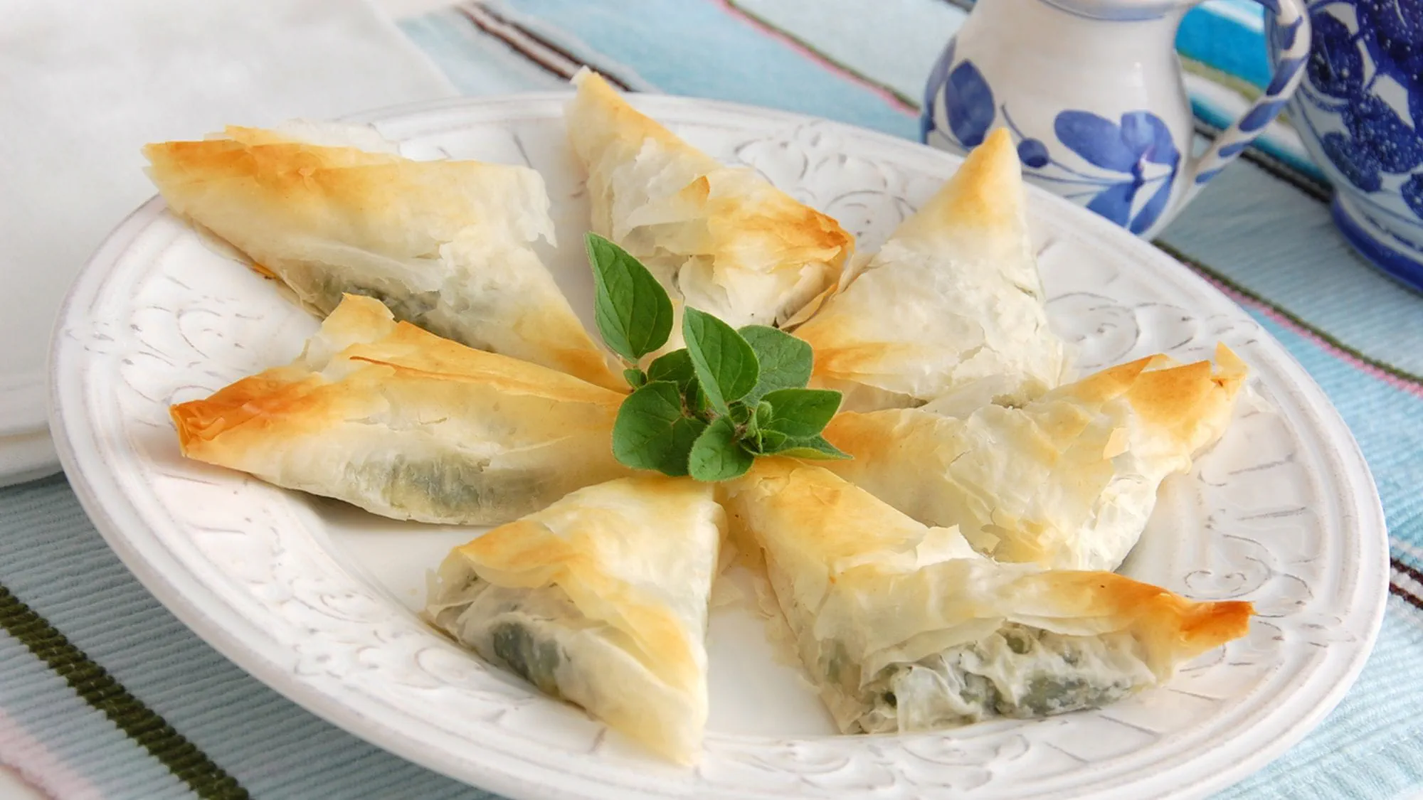 Feta pieczona w cieście filo - przepis Kamis