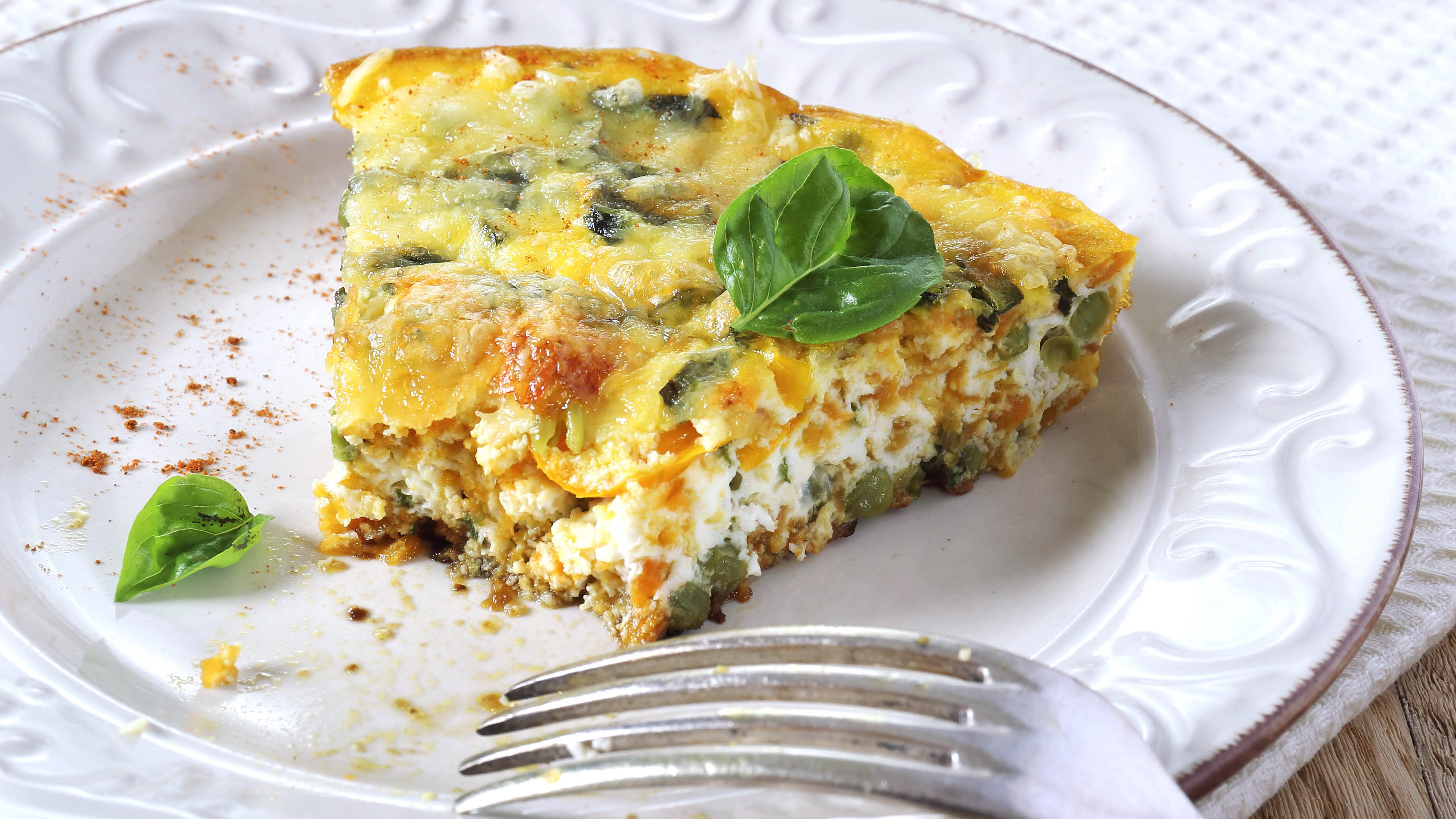 Frittata ze spaghetti z makrelą - przepis Kamis