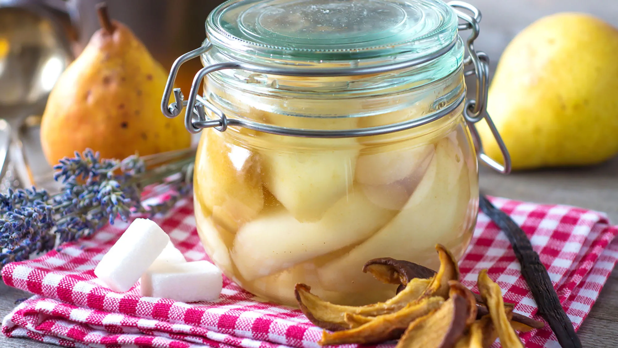 Gruszki w zalewie z białym winem