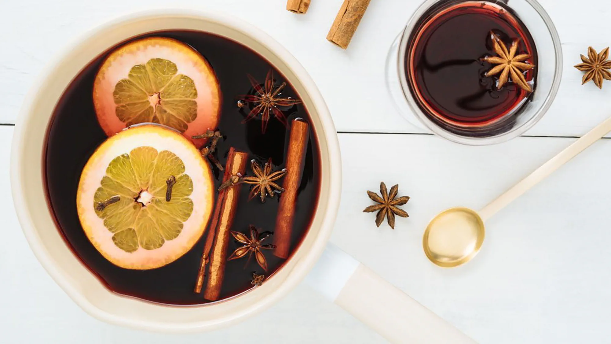 Grzaniec na bazie wina - przepis Kamis