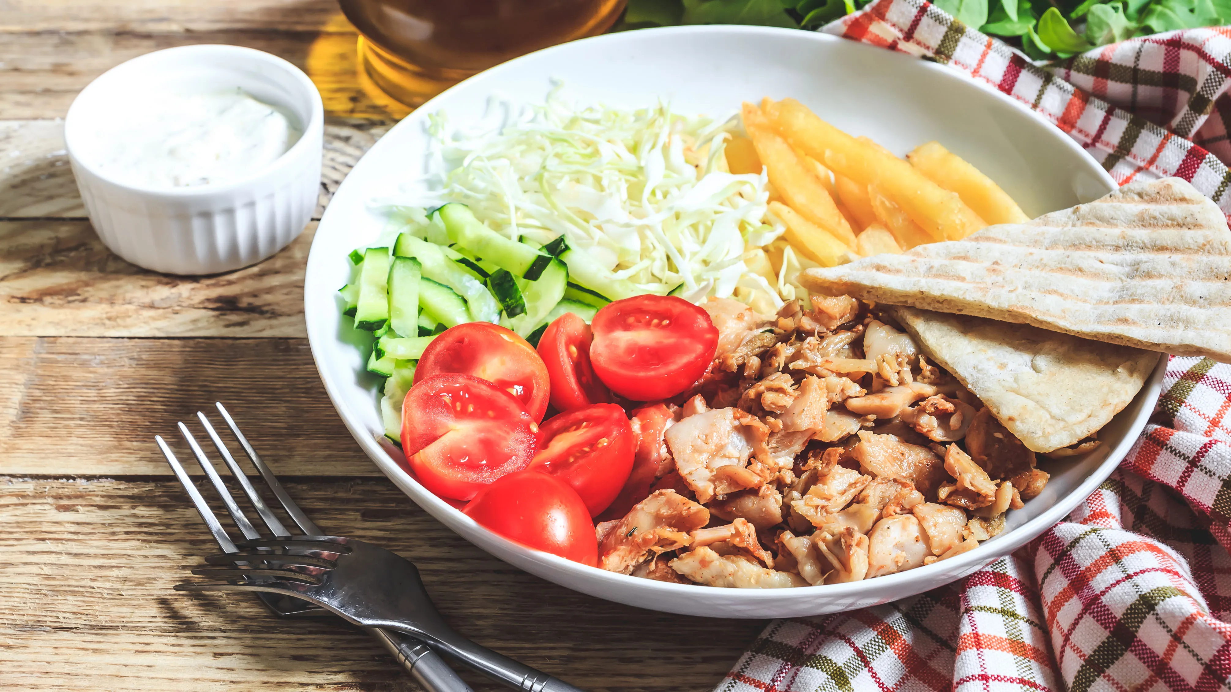 Kamis.pl: Gyros i sos tzatziki