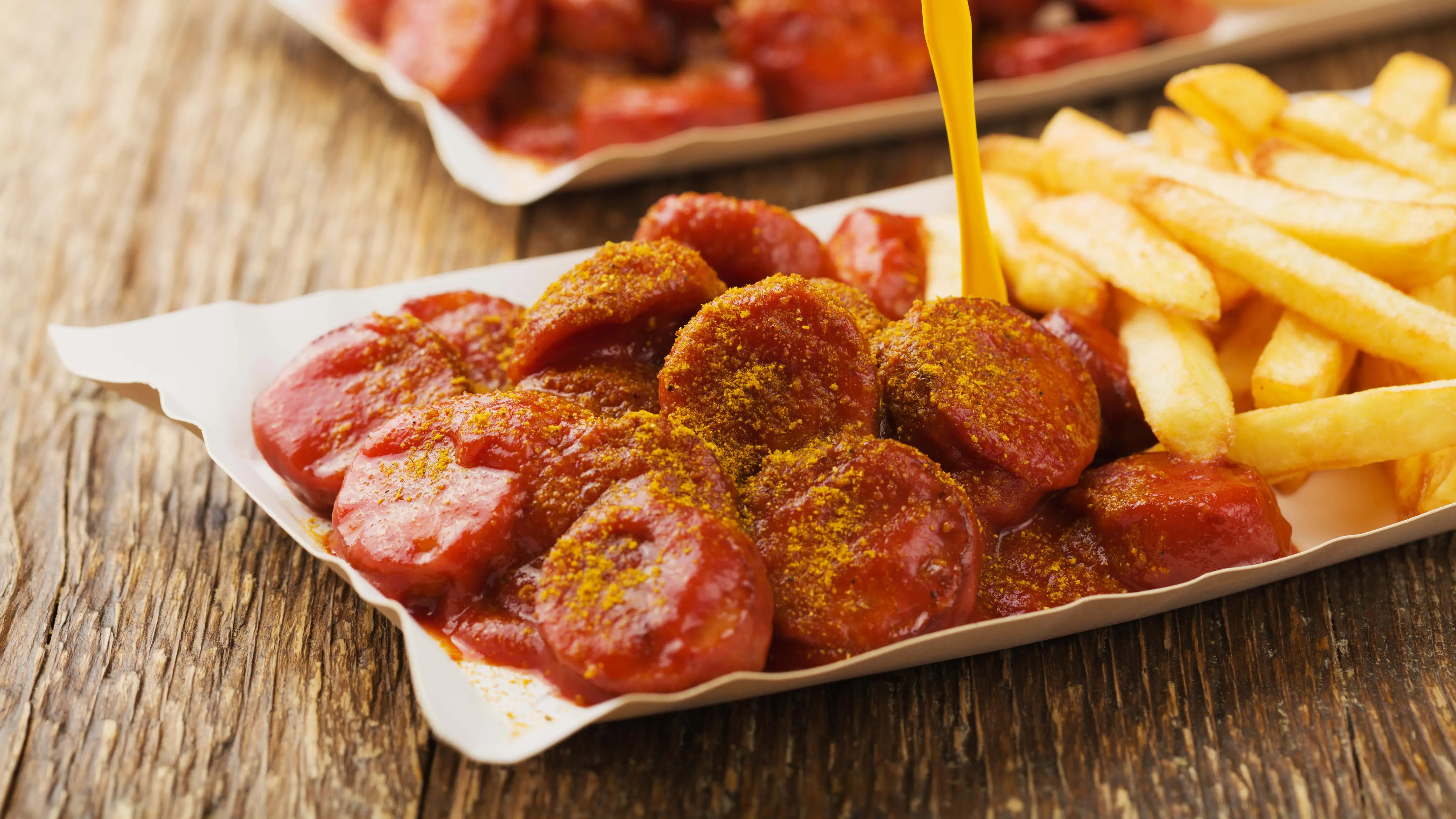Kiełbasa w curry Kiełbasa w curry - przepis Kamis