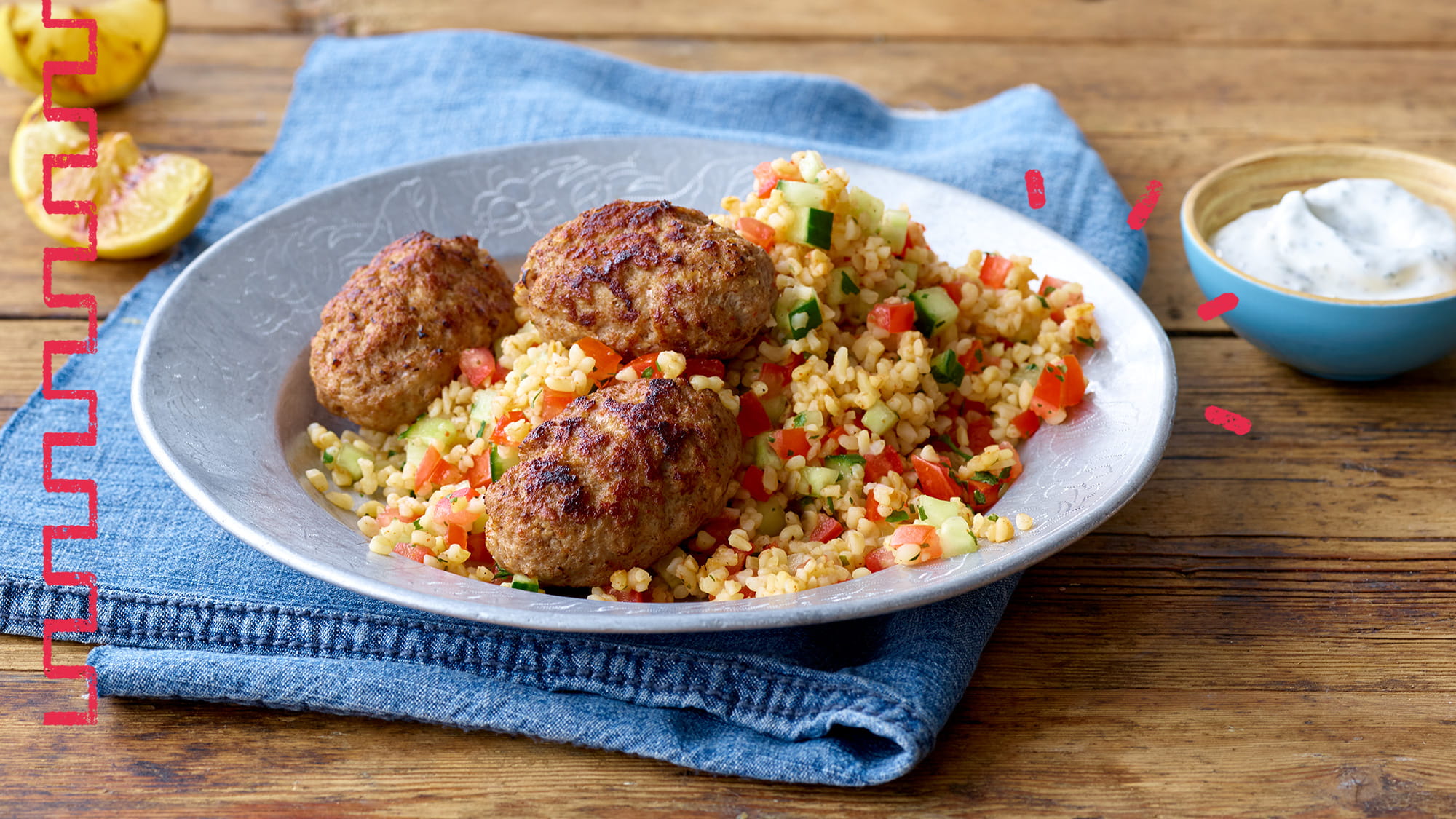 Kofty z jagnięciny z sałatką bulgur i miętowym jogurtem l Kamis.pl