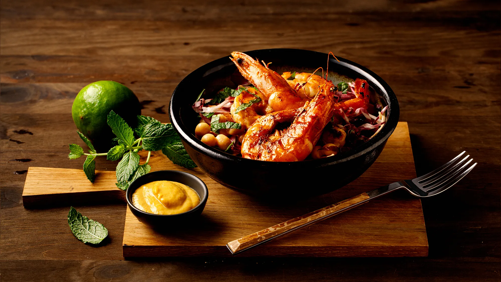 Krewetki z sałatką ze strączków - przepis Kamis