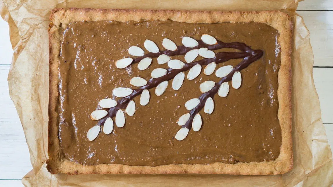 Mazurek orzechowy - przepis Kamis