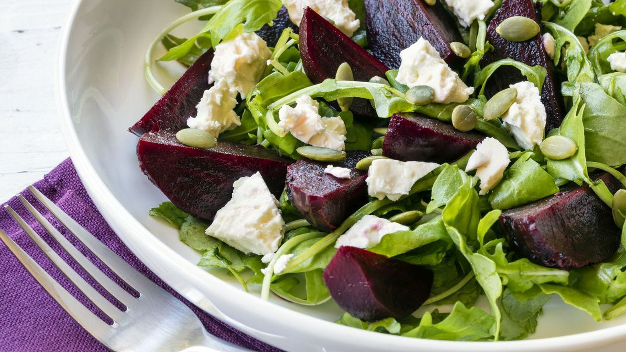 Miodowo-musztardowa sałatka z buraków