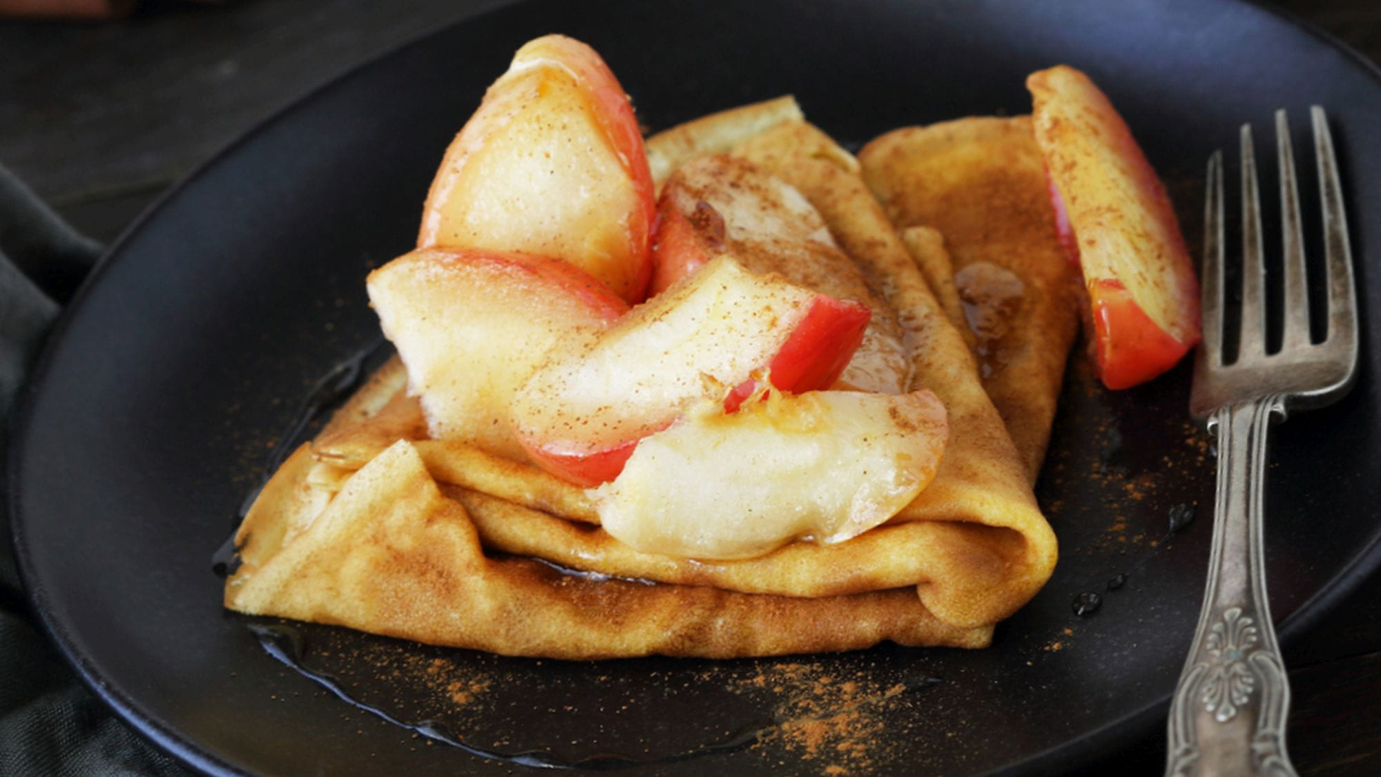 Naleśniki z jabłkami - przepis Kamis