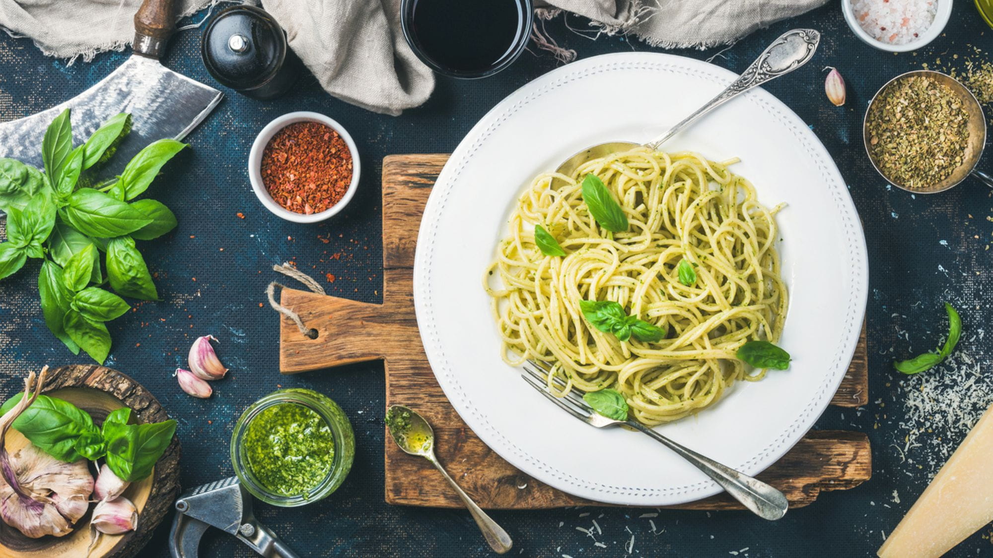 Pesto z makaronem - przepis Kamis