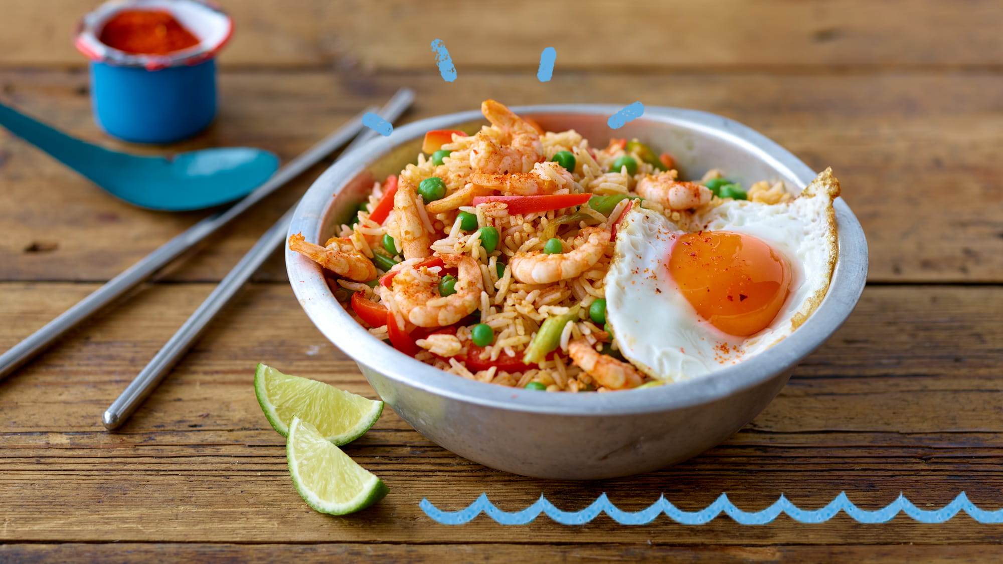 Pikantny smażony ryż z krewetkami i jajkiem sadzonym l Kamis.pl