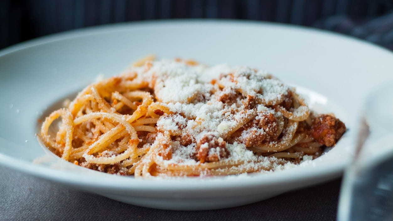 Proste spaghetti Bolognese - przepis | Kamis.pl