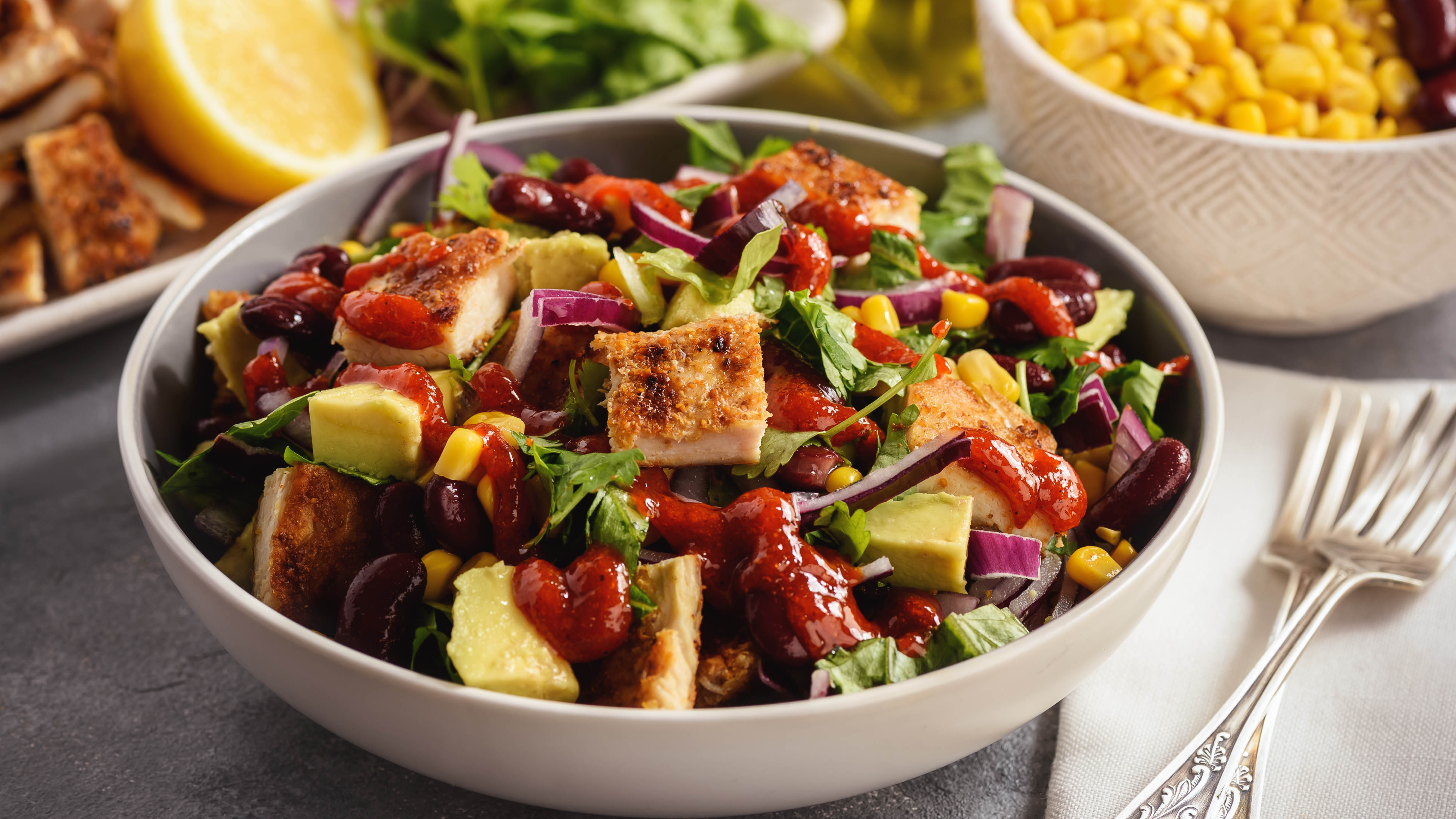 Kamis.pl: Sałatka meksykańska z kurczaka