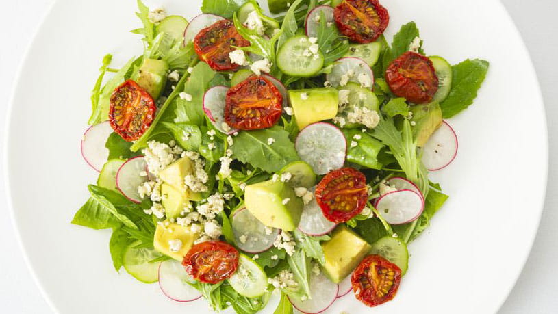 Sałatka śródziemnomorska z rzodkiewką - przepis Kamis