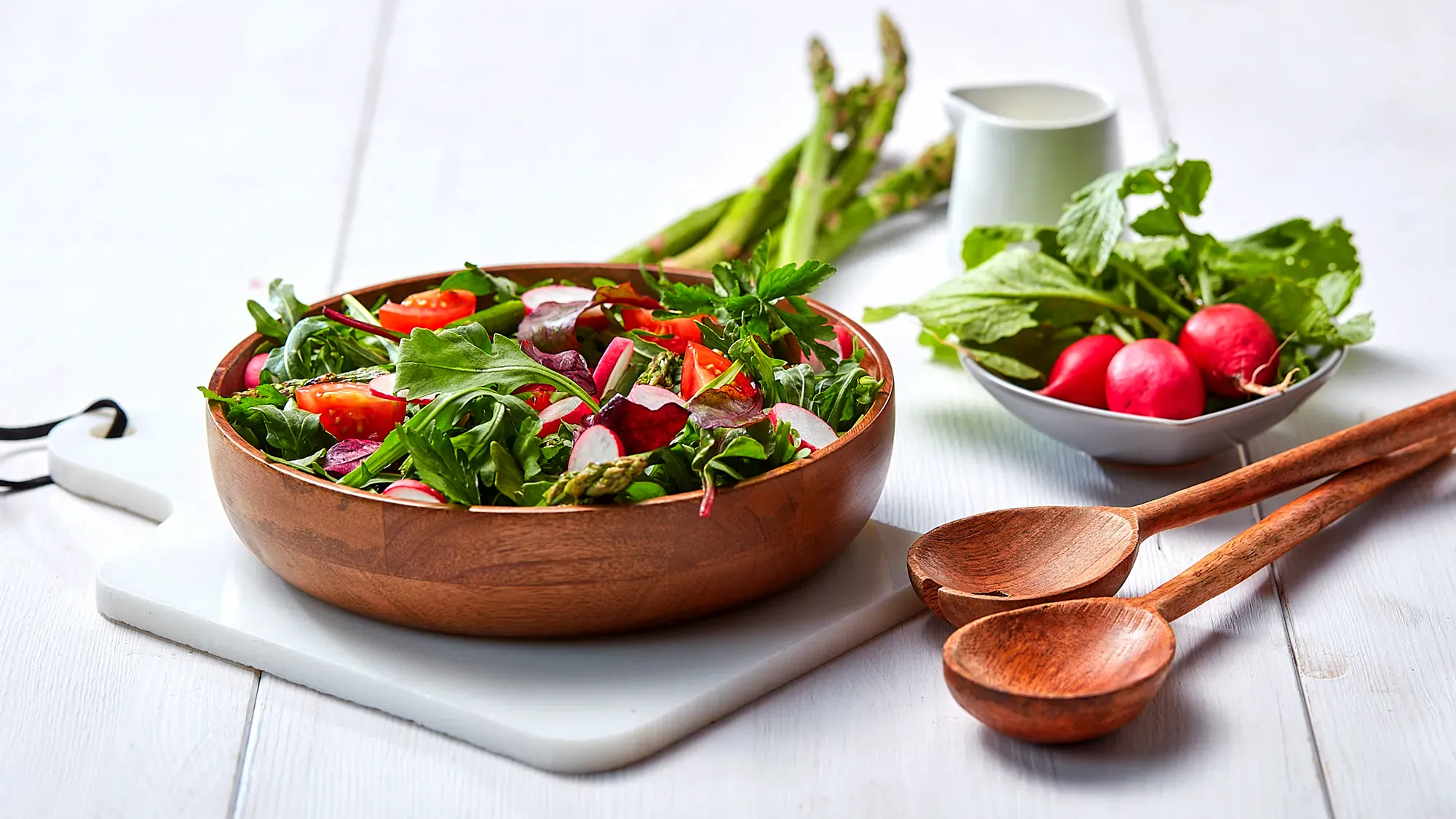 Sałatka z nowalijek Sałatka z nowalijek - przepis Kamis