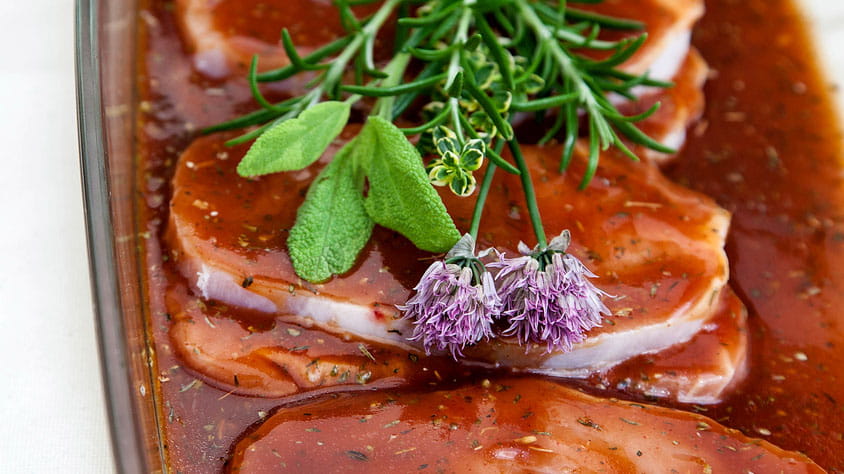 Schab w sosie pomidorowo-ziołowym - przepis Kamis