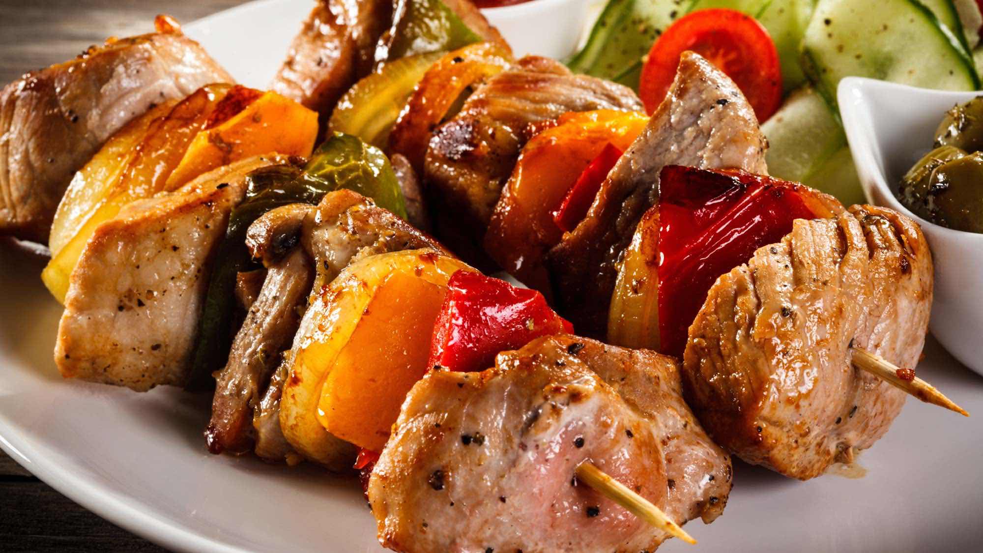 Szaszłyk z boczkiem i cebulką - szaszłyki z grilla