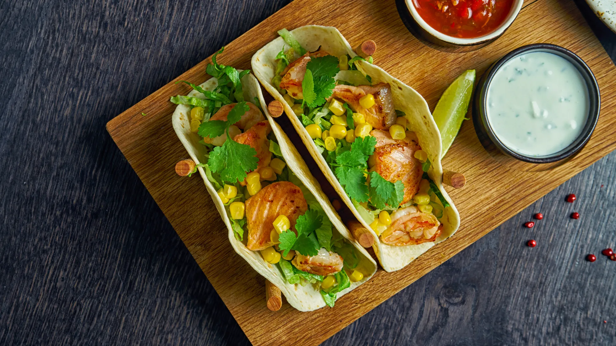 Tacos z łososiem i sosem chamoy według przepisu Macieja Wawryniuka – doradcy kulinarnego KAMIS l Kamis.pl