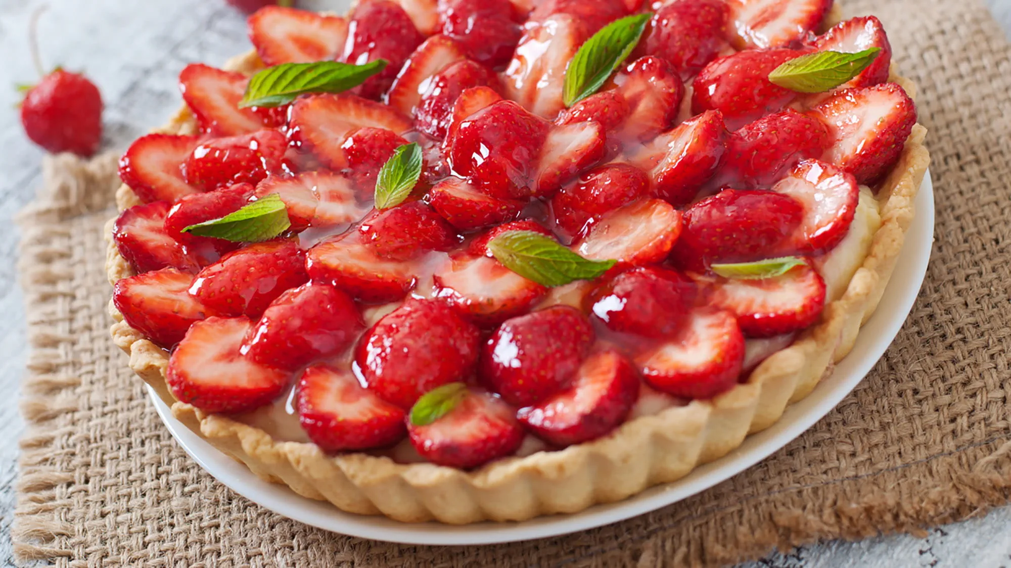 Tarta z truskawkami - przepis Kamis