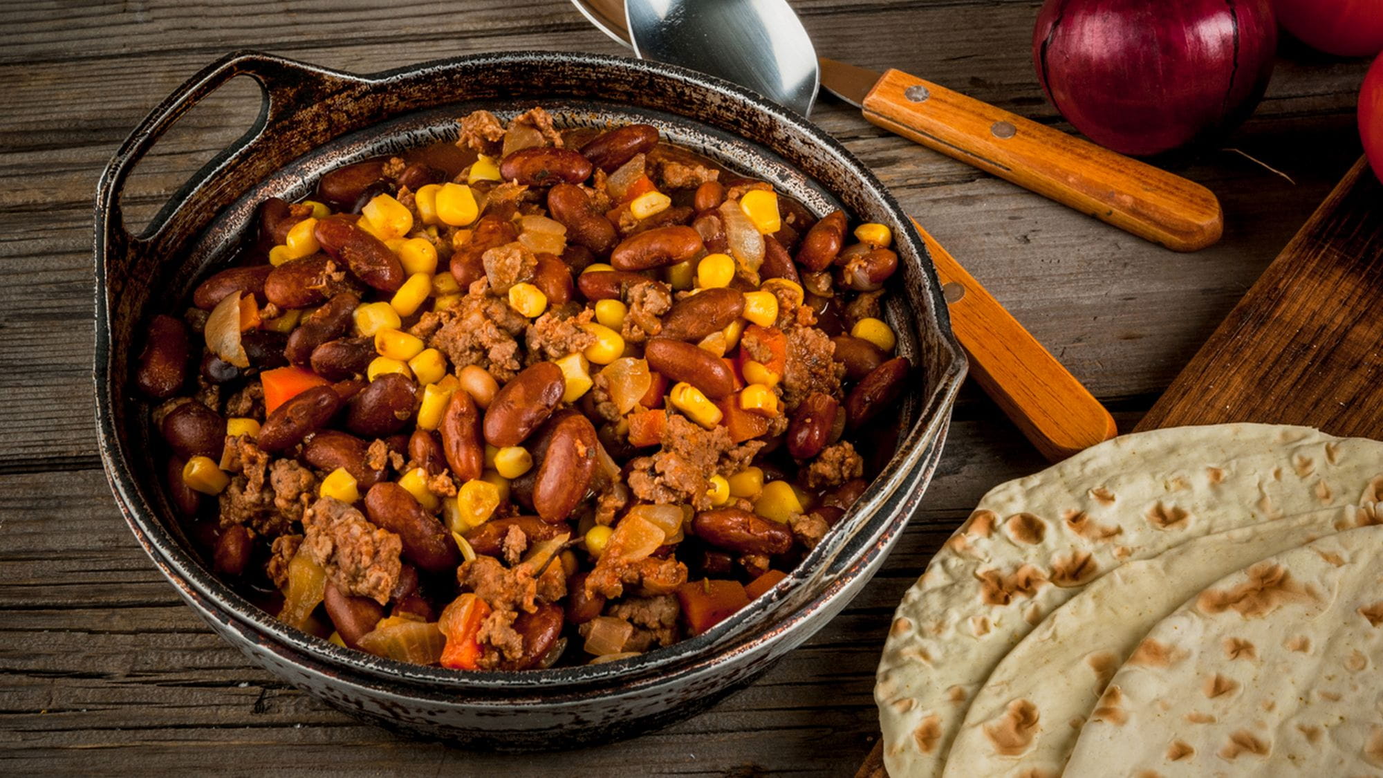 Tortilla z mięsem mielonym na ostro - przepis Kamis