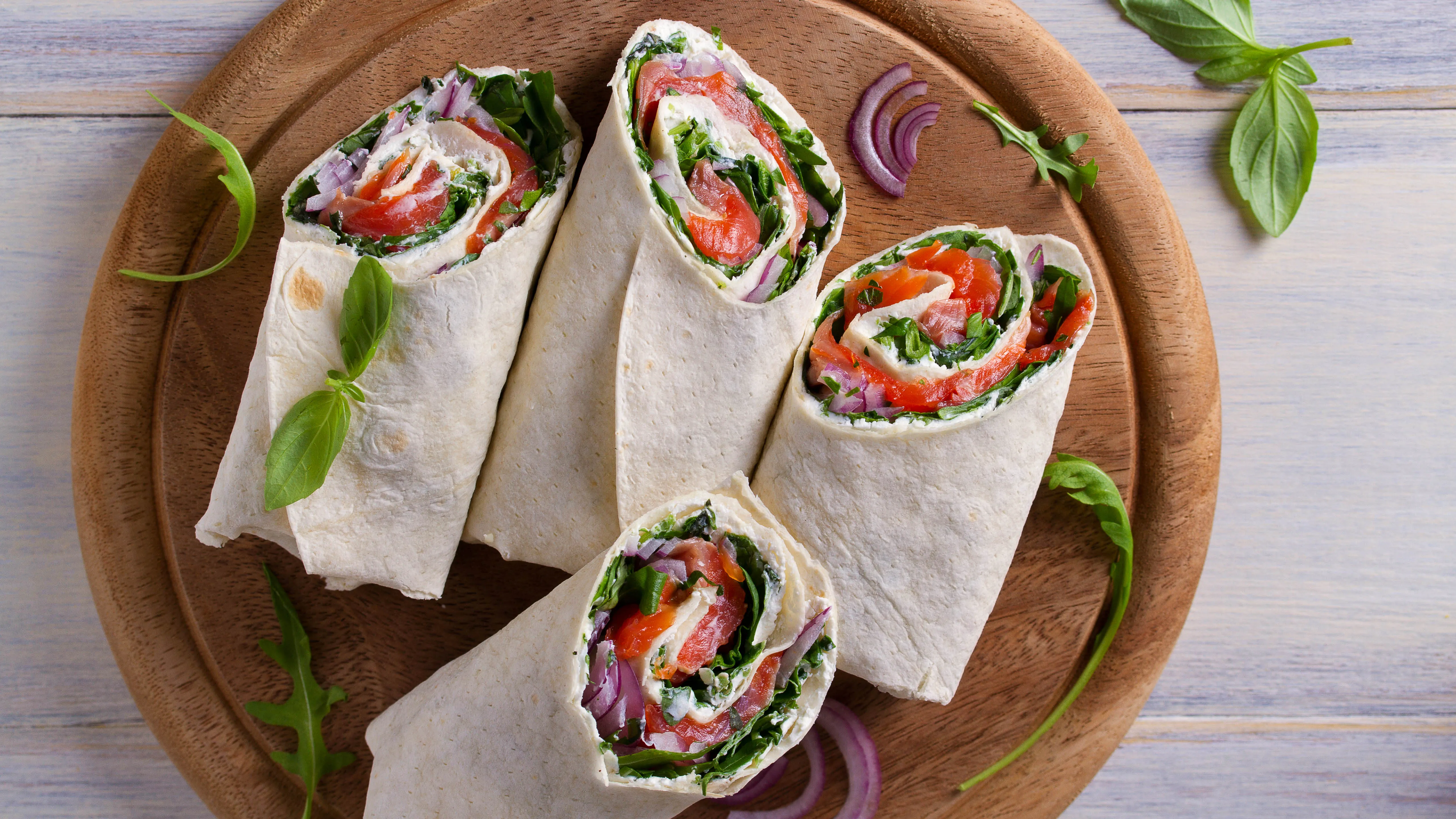 Tortilla z szynką i warzywami - przepis Kamis