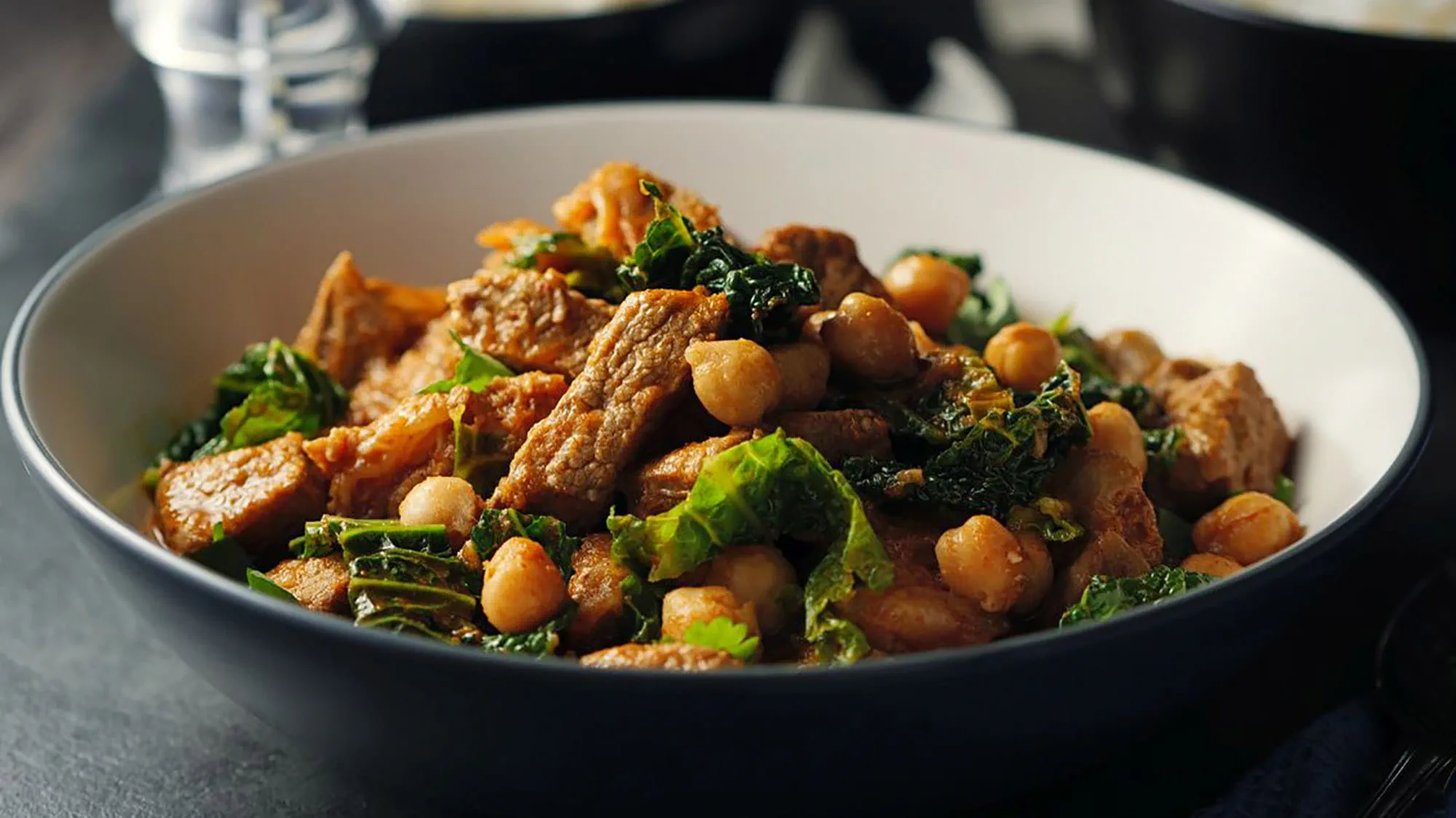 Wołowina z ciecierzycą i warzywami - przepis Kamis