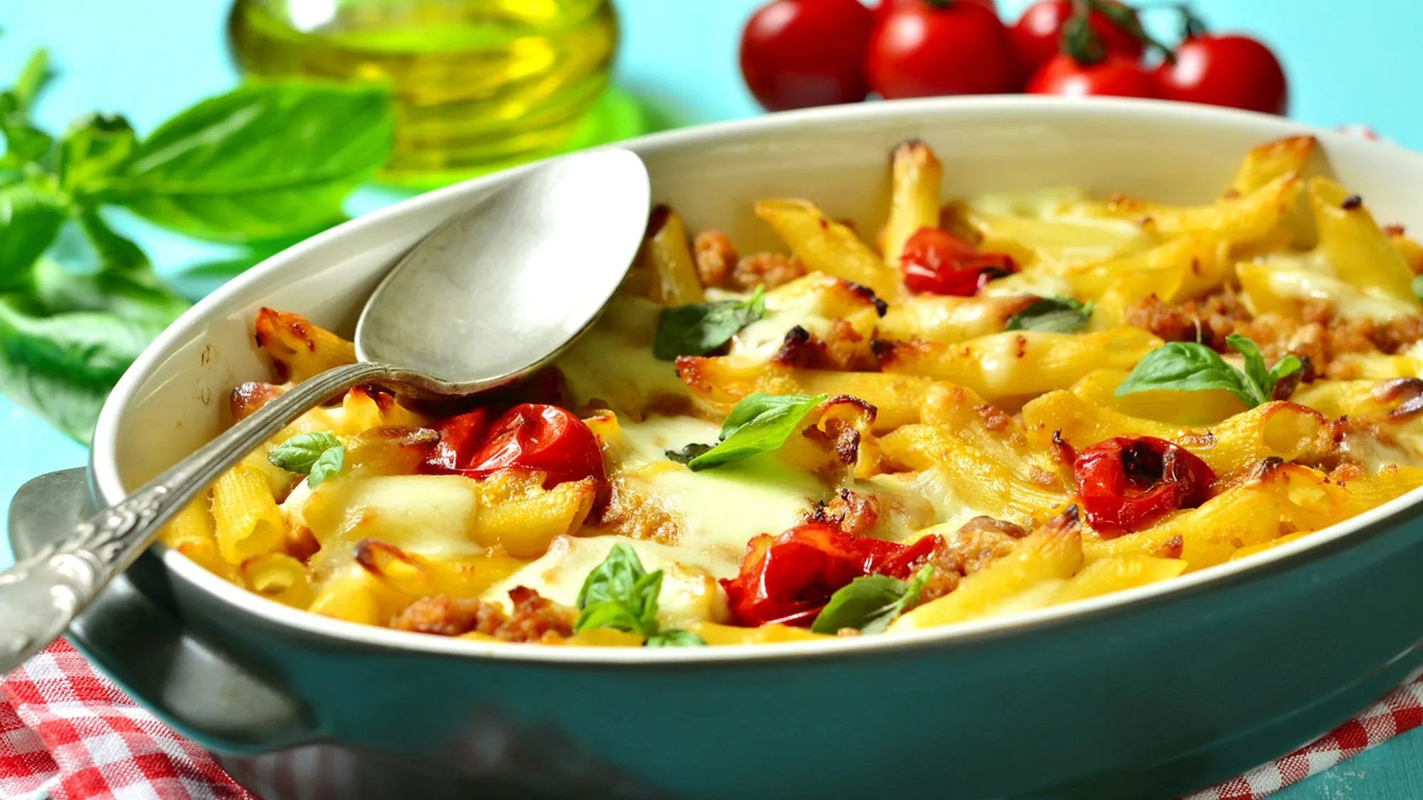 Zapiekanka makaronowa z kurczakiem - przepis Kamis