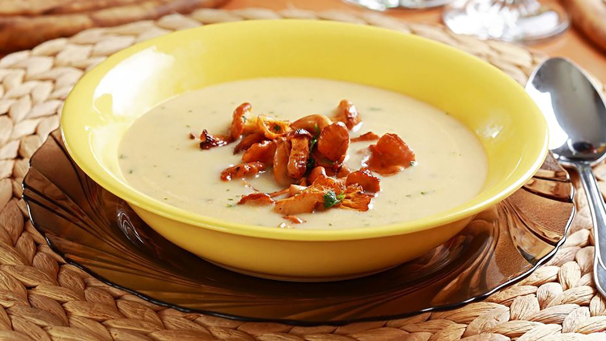 Zupa krem z kurek i kalarepy - przepis Kamis