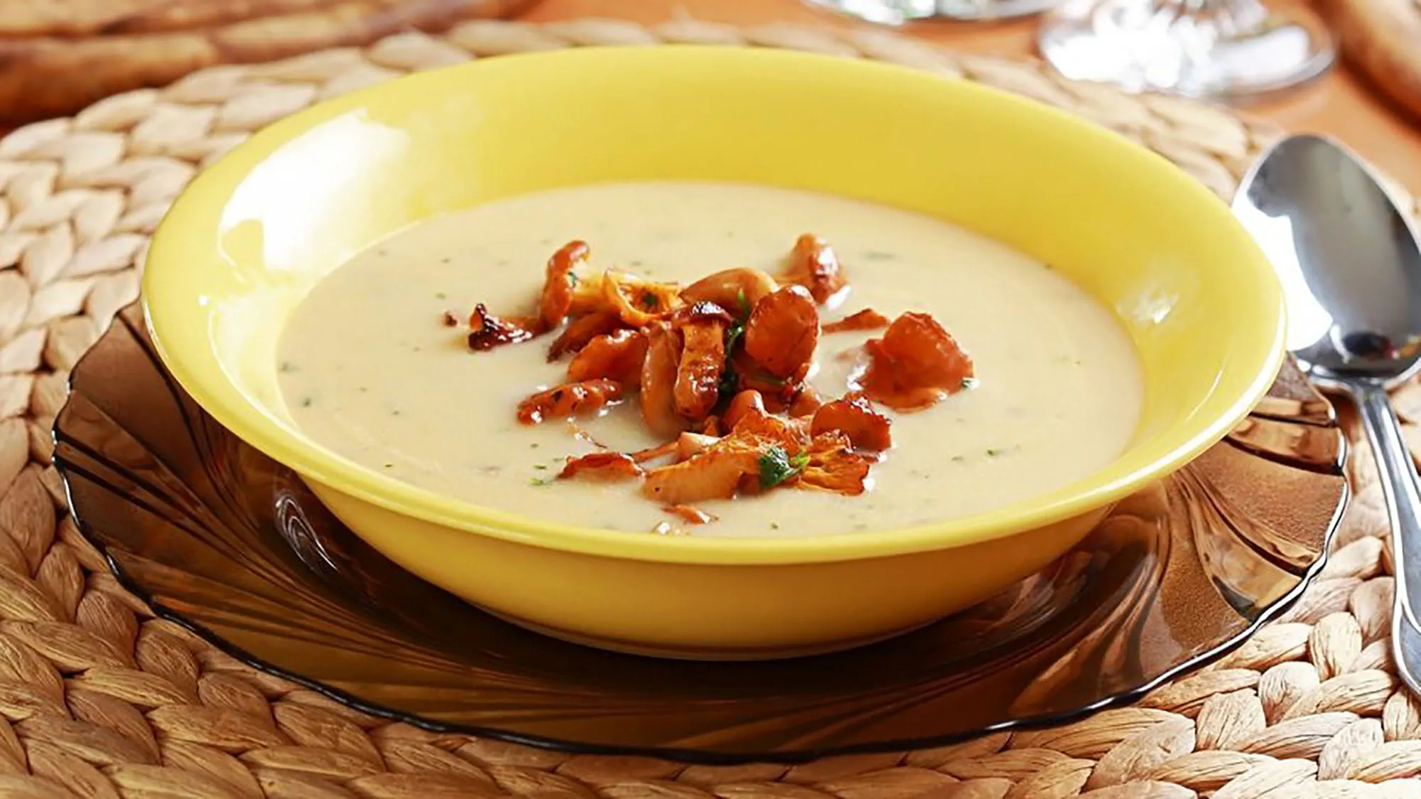 Zupa krem z kurek i kalarepy - przepis Kamis