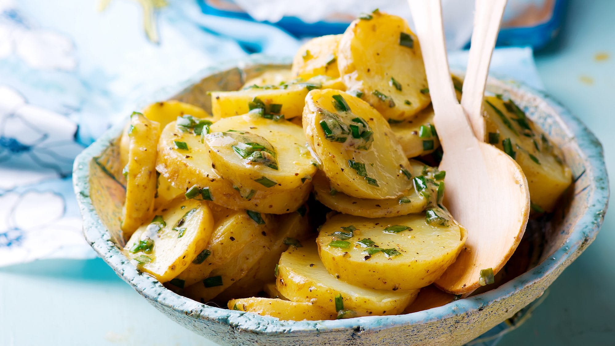 Salatka-curry-z-ziemniakow-2000x1125