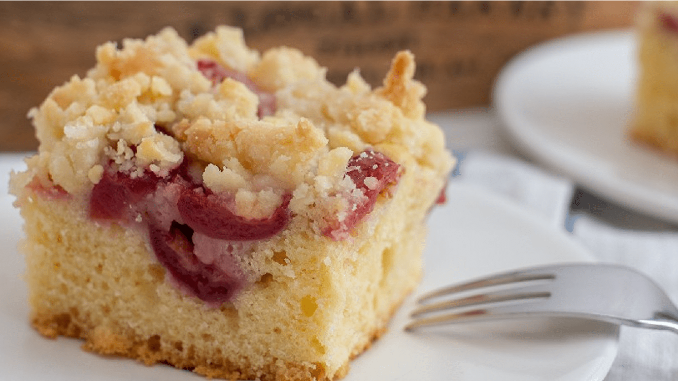 Owocowe ciasto jogurtowe z kruszonką