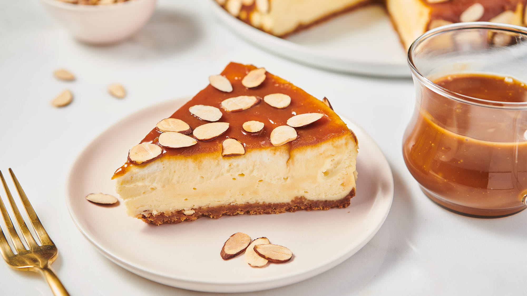 almond_cheesecake_with_salted_almond_76667_2000x1125