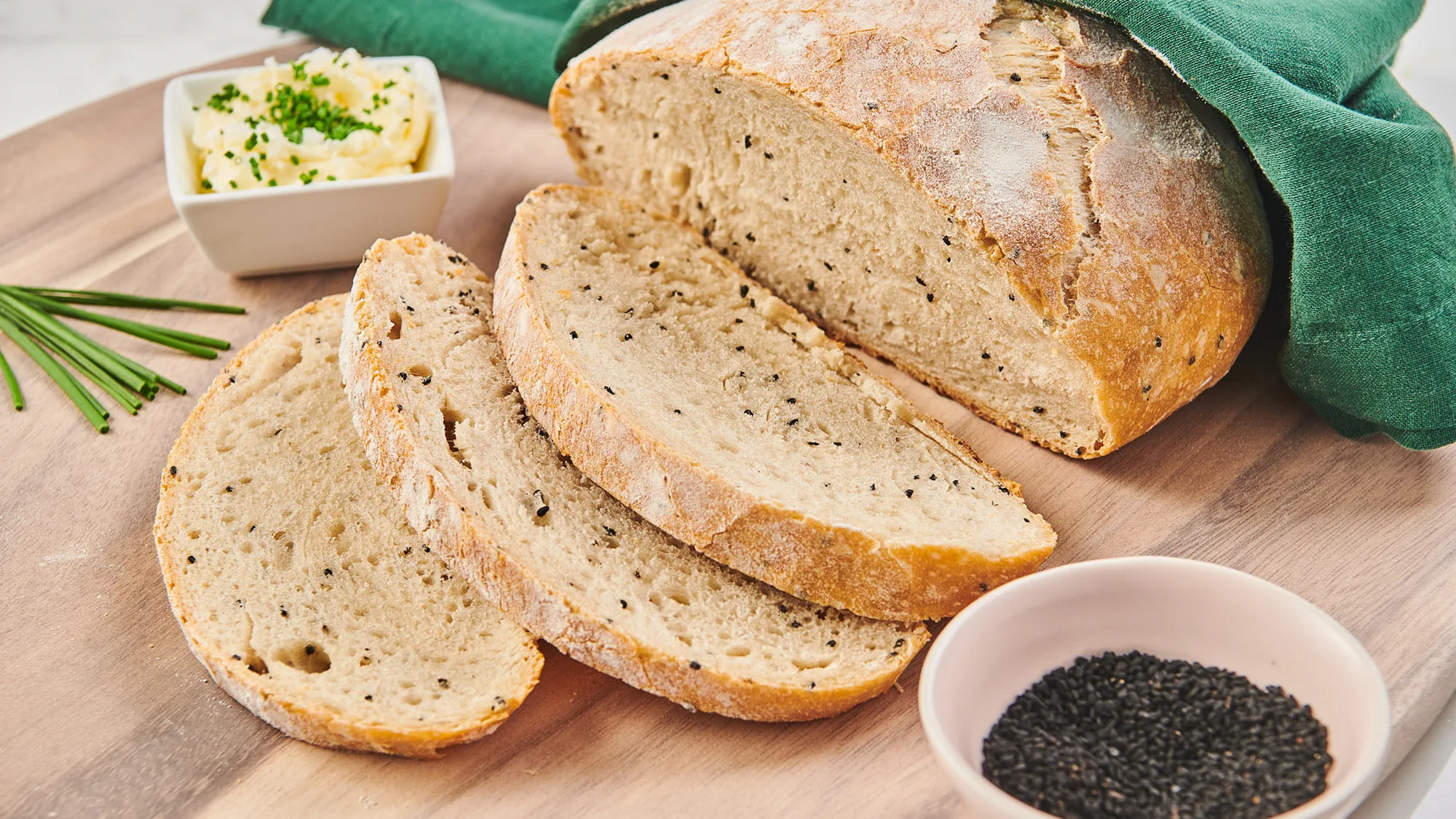 bread_with_nigella_77112_2000x1125
