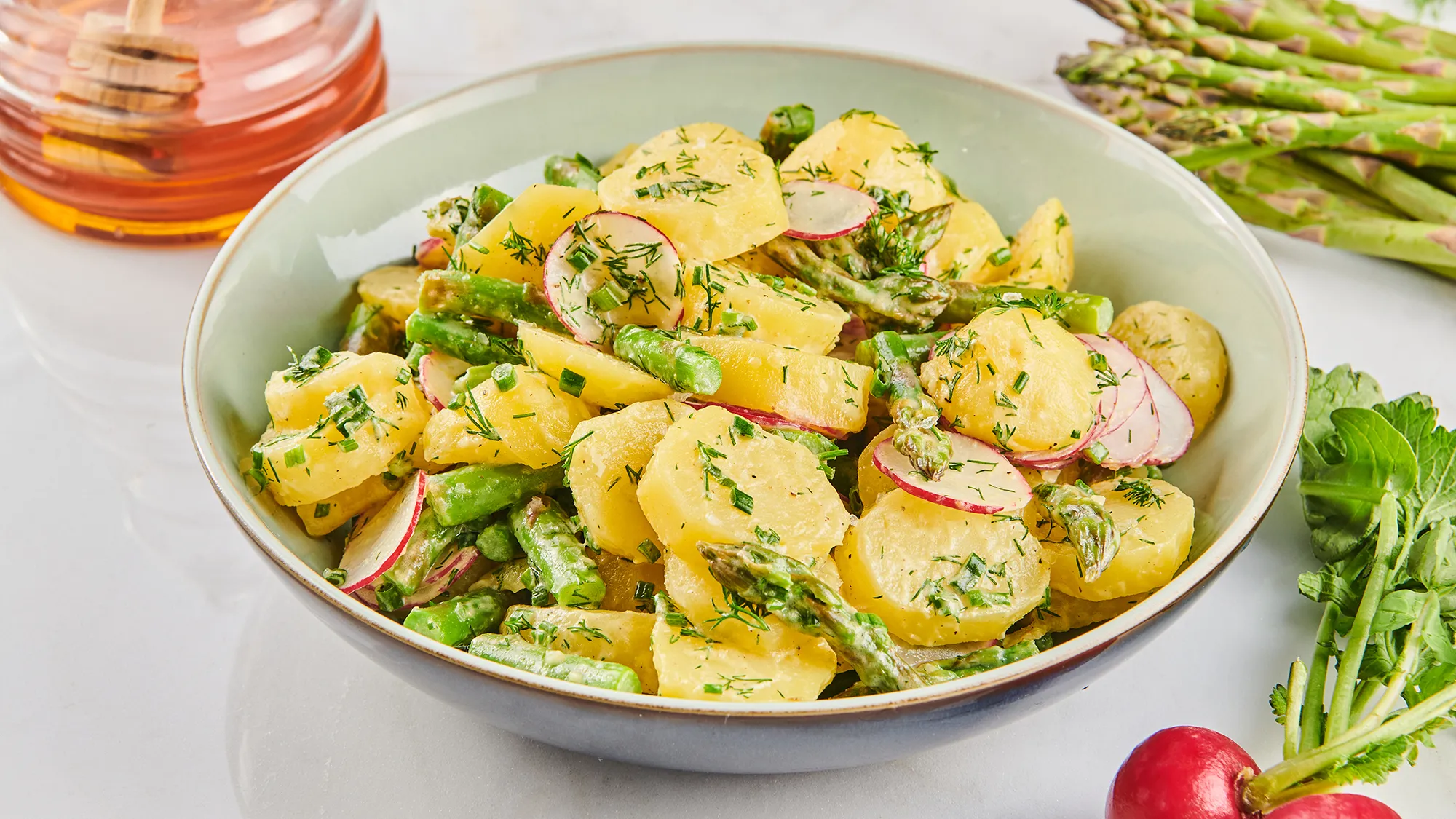 young_patatoe_and_asparagus_salad_76496_2000x1125