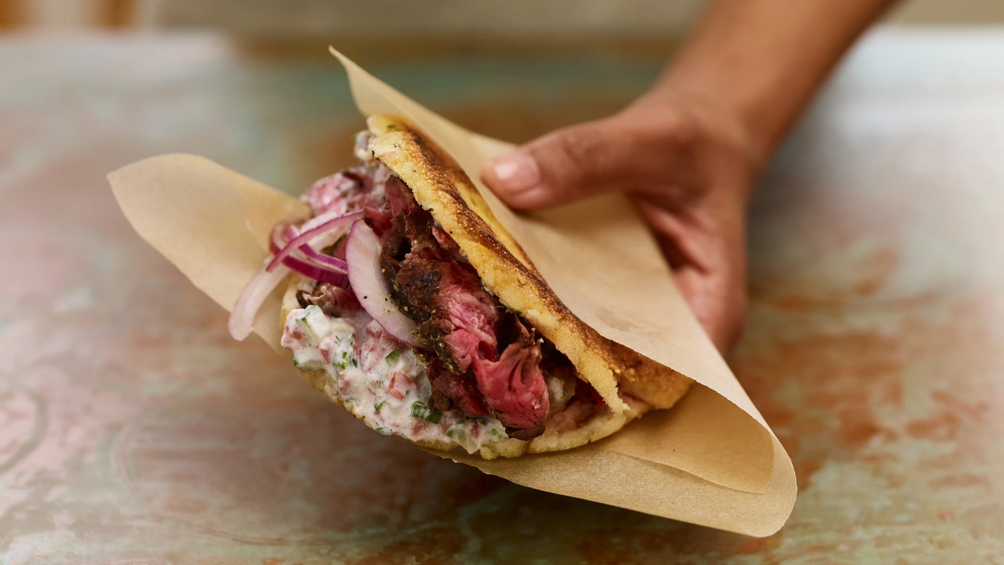 arepas_z_bananami_typu_plantan_i_kawalkami_steka_2000__1125