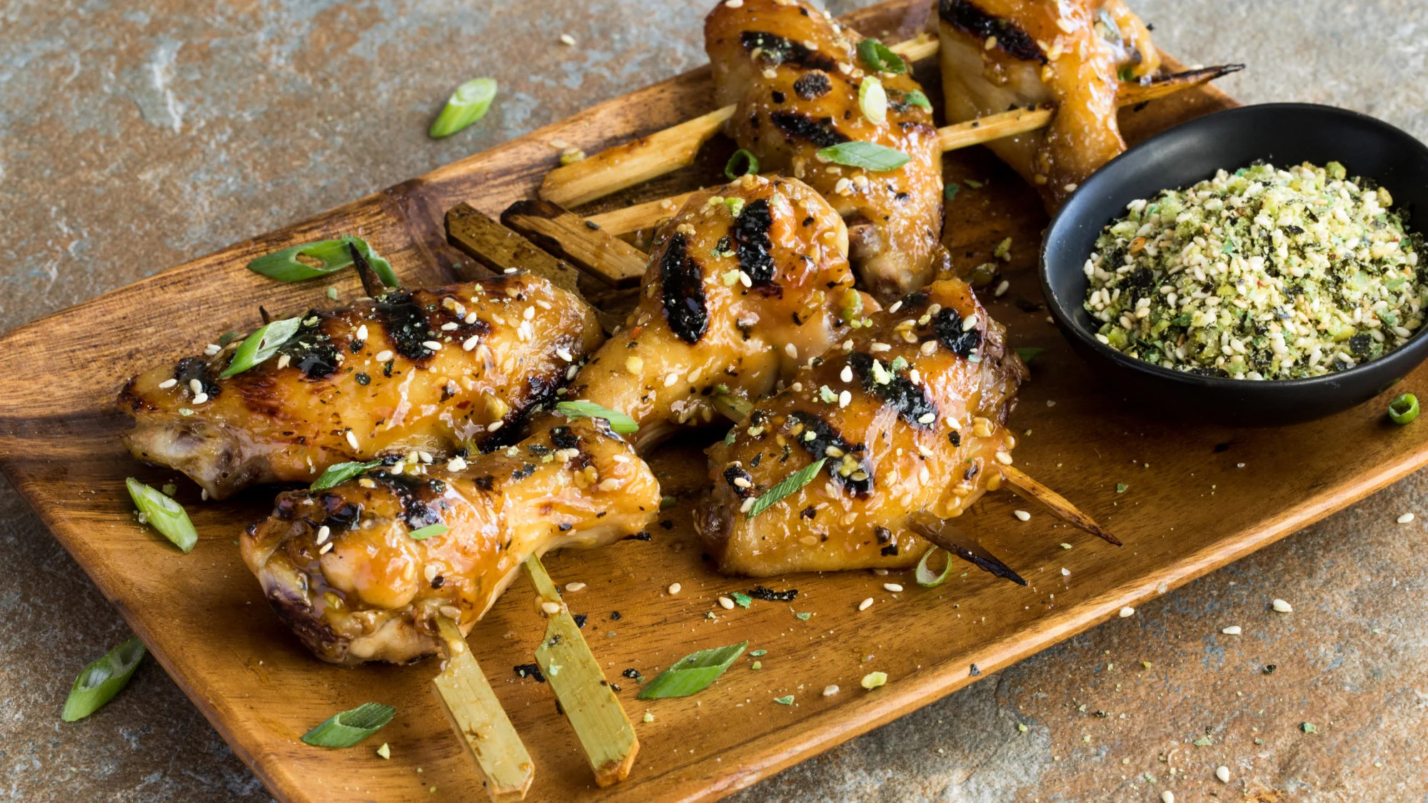 japonskie_pikantne_grillowane_skrzydelka_w_stylu_izakaya_2000__1125