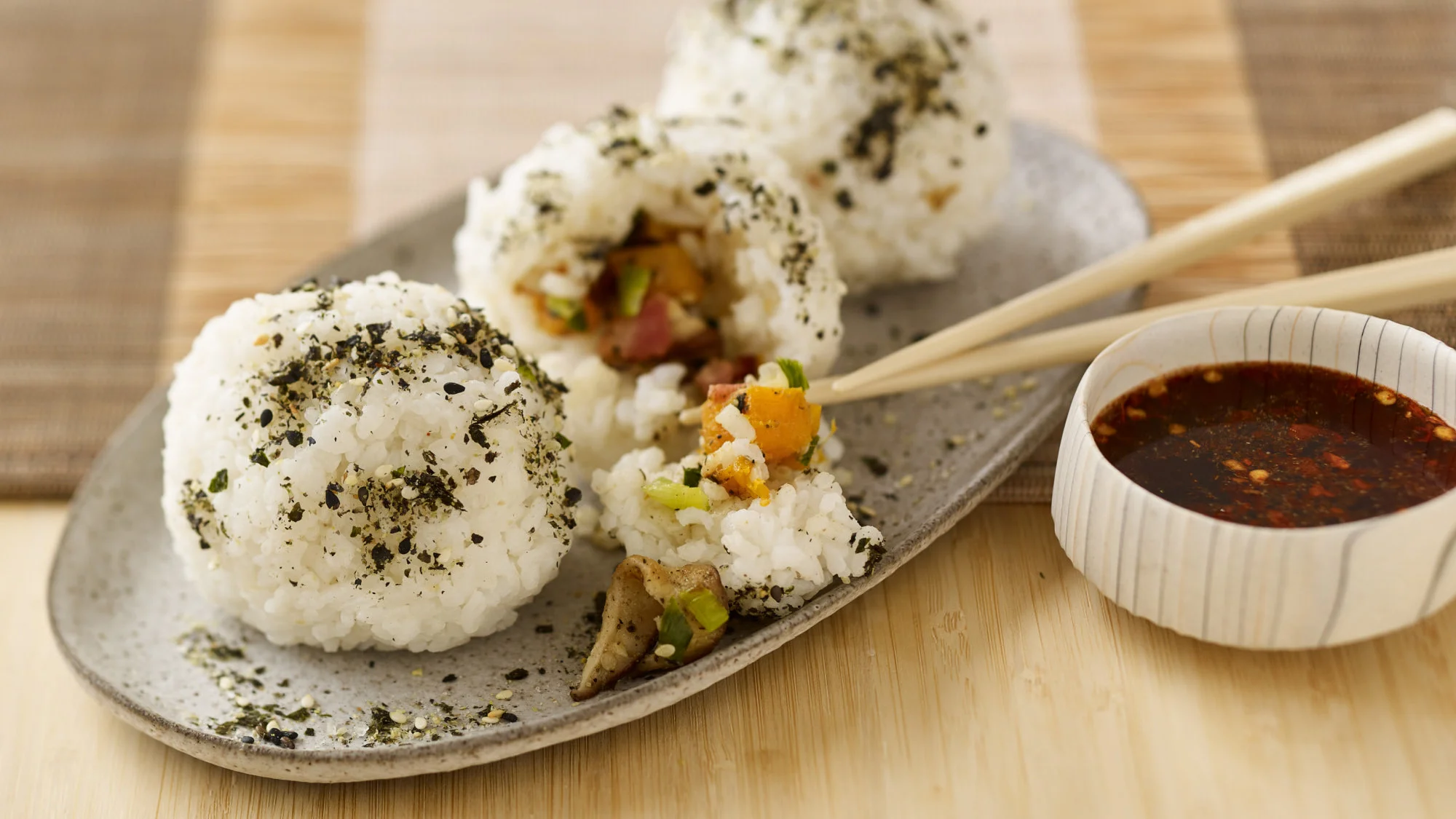 kulki_ryzowe_z_nadzieniem_z_grzybow_shiitake_2000__1125