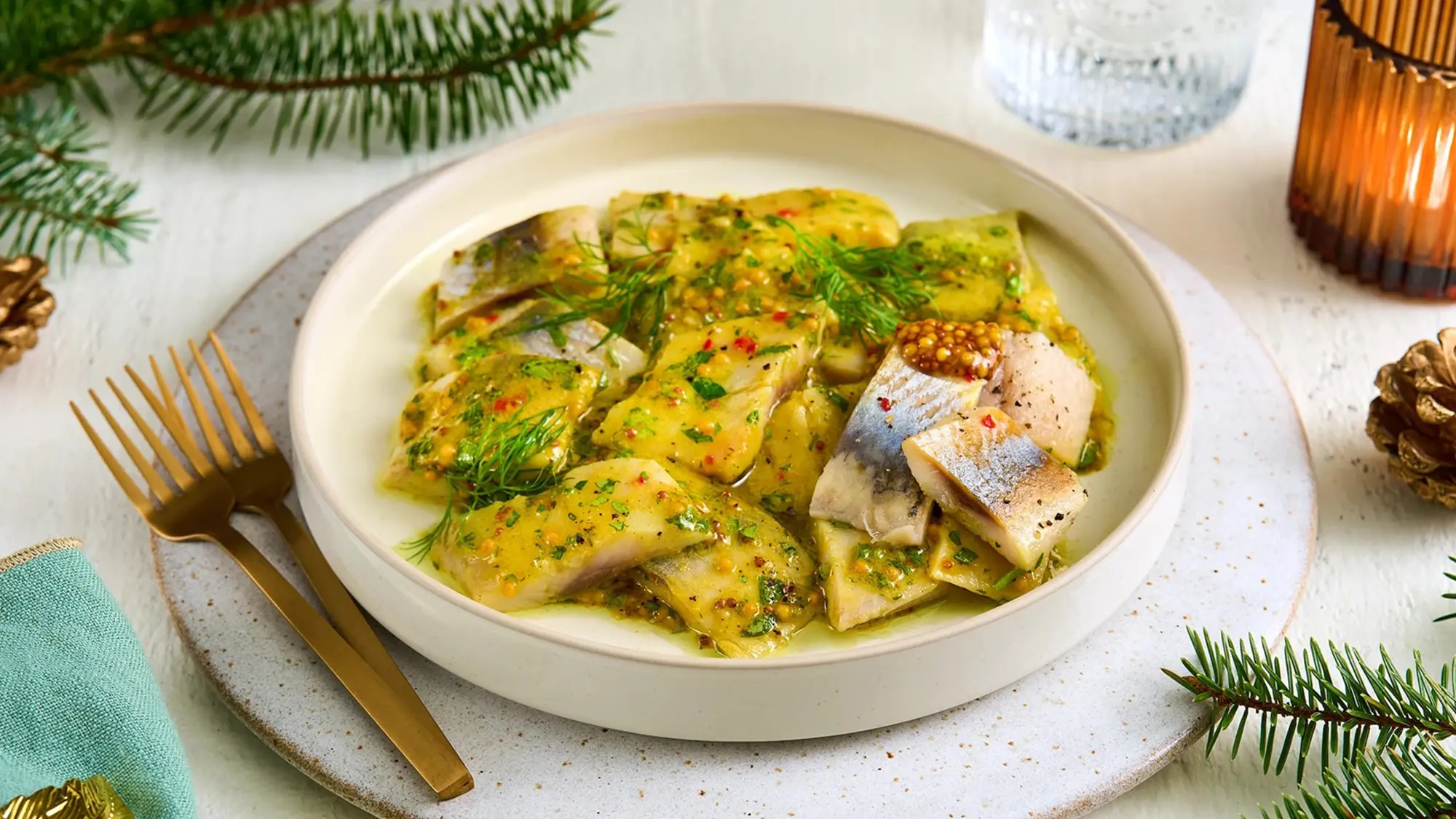 sedzie-w-sosie-miodowo-musztardowym-2000x1125