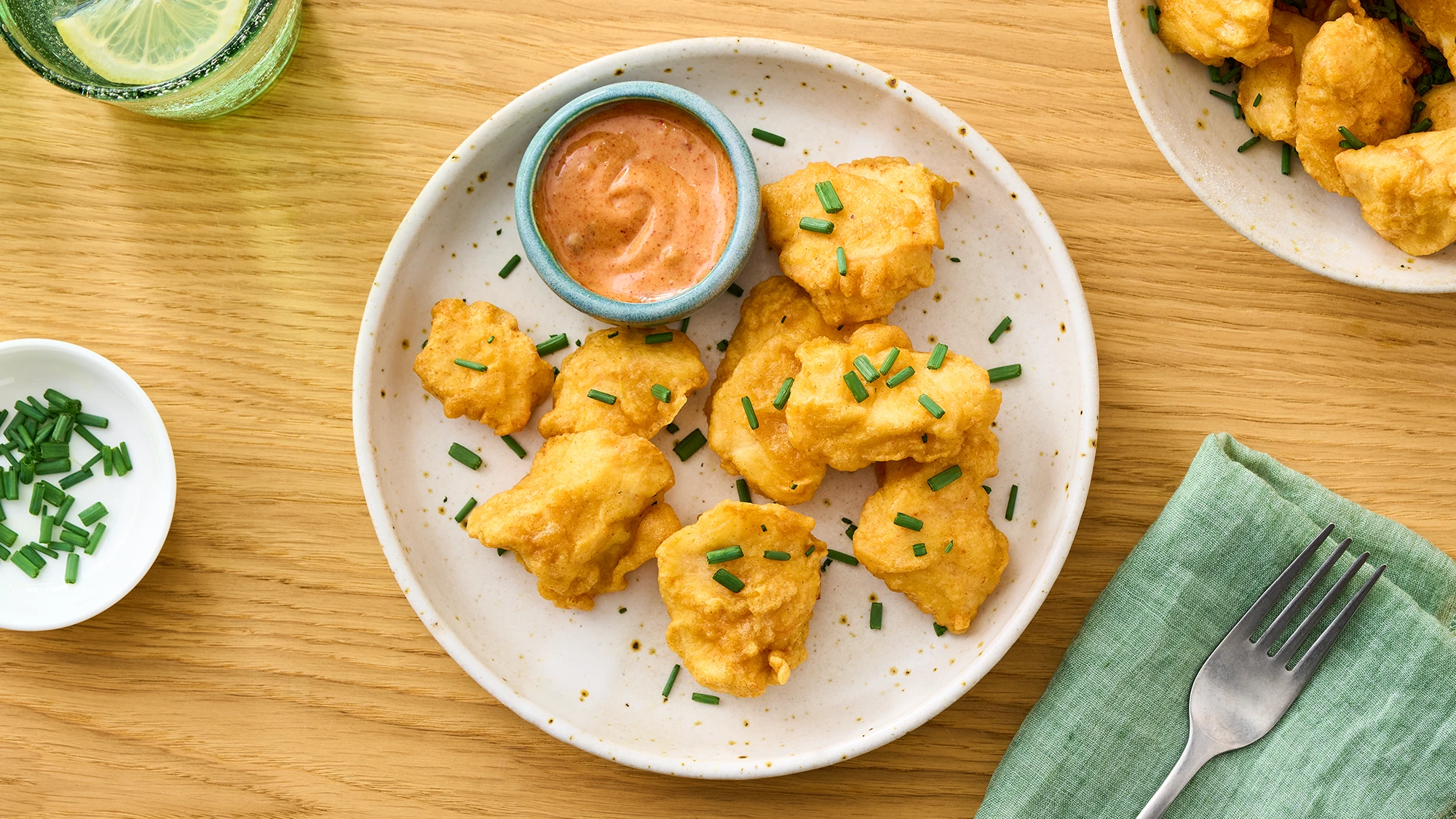 crispy_chicken_nuggets_mayonnaise_sauce_2000x1125