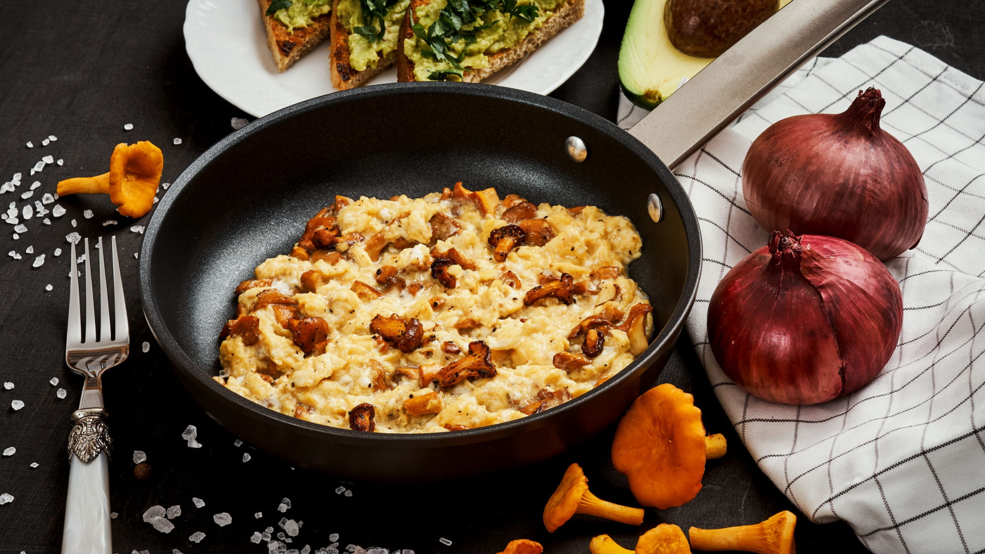 jajecznica-z-kurkami-2000x1125