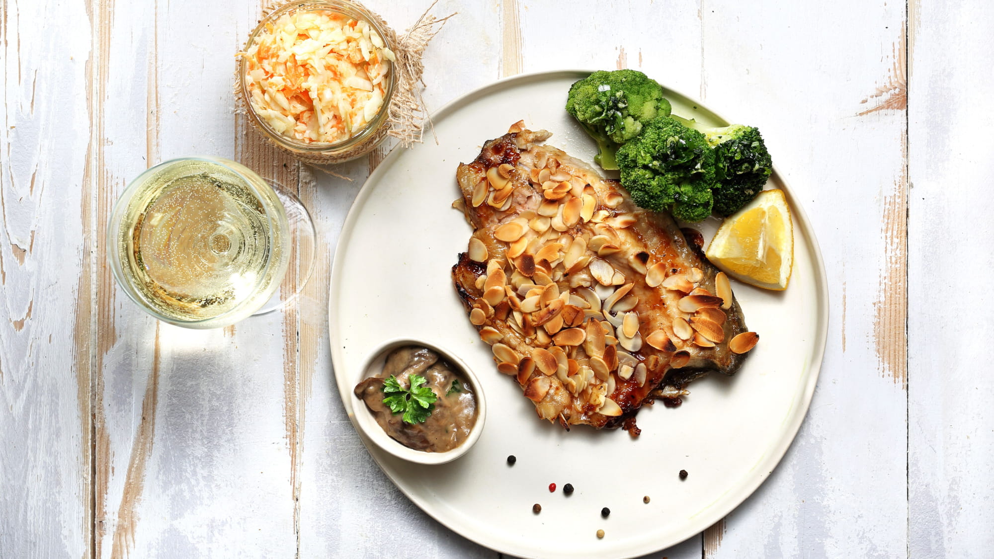 karpie-pieczone-w-migdalach-2000x1125