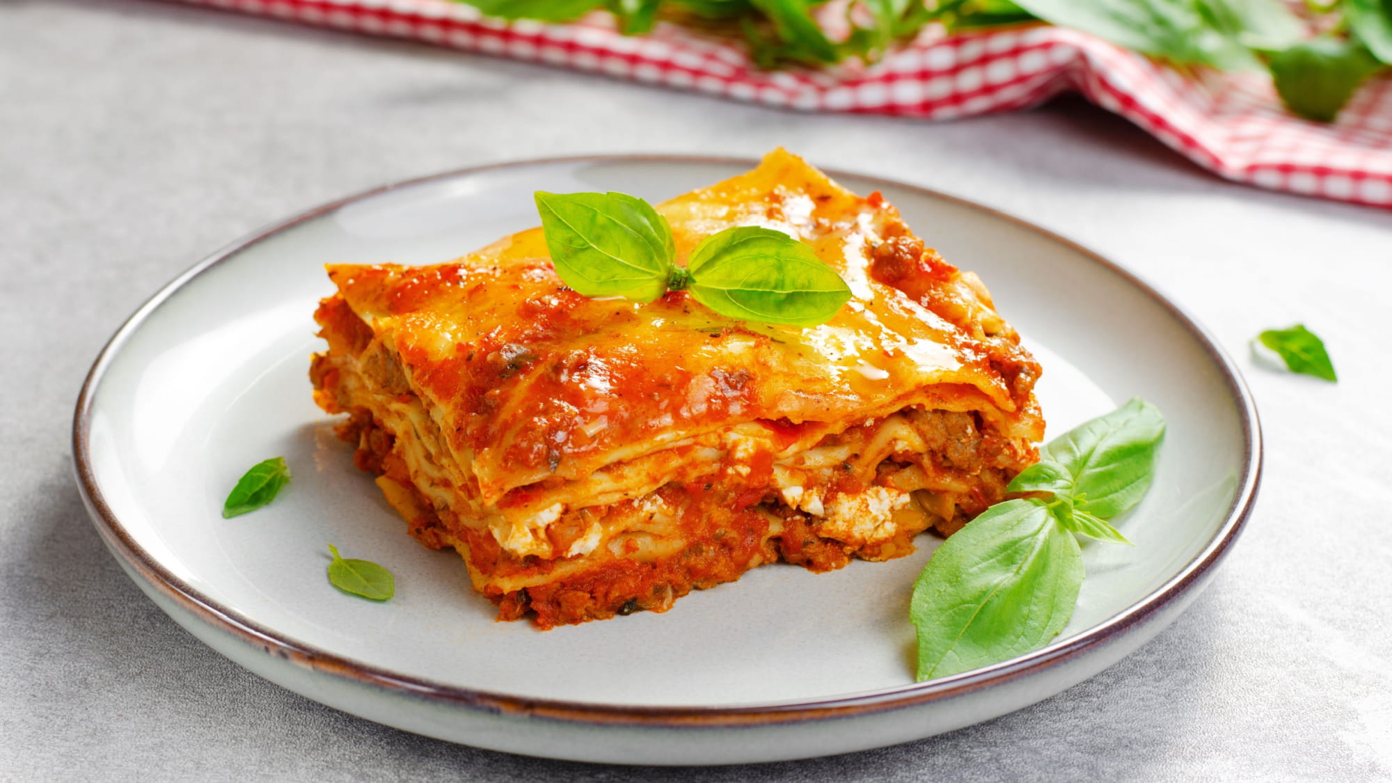 lazania-miesna-zapiekana-z-beszamelem-2000x1125