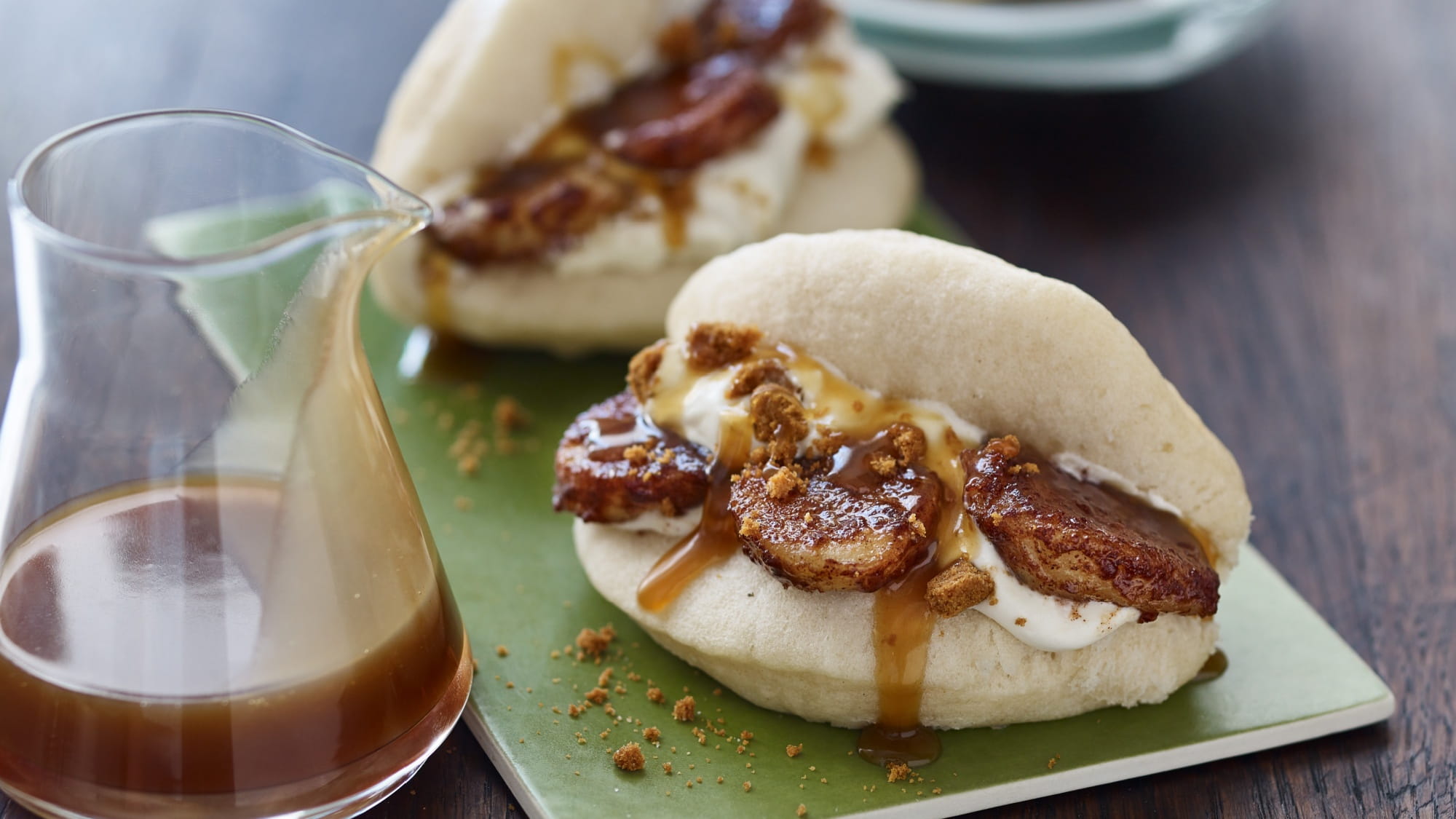 Bułeczka banoffi z sosem karmelowym