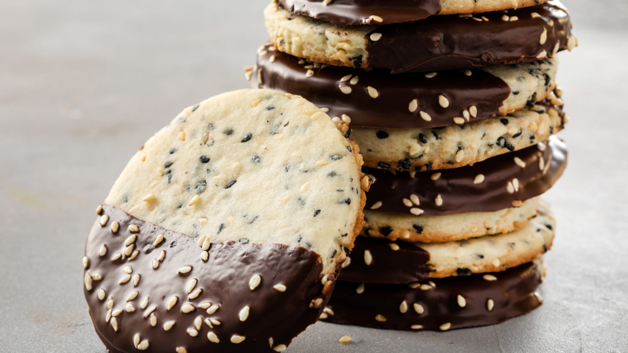 CIASTECZKA-SEZAMOWE-W-CZEKOLADZIE-2000x1125