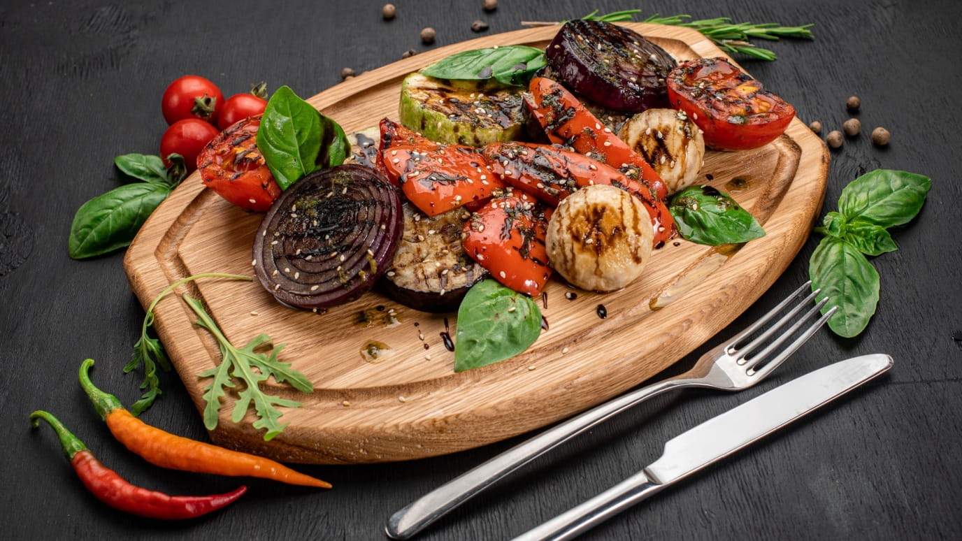 Grillowane warzywa i pieczarki z serem feta