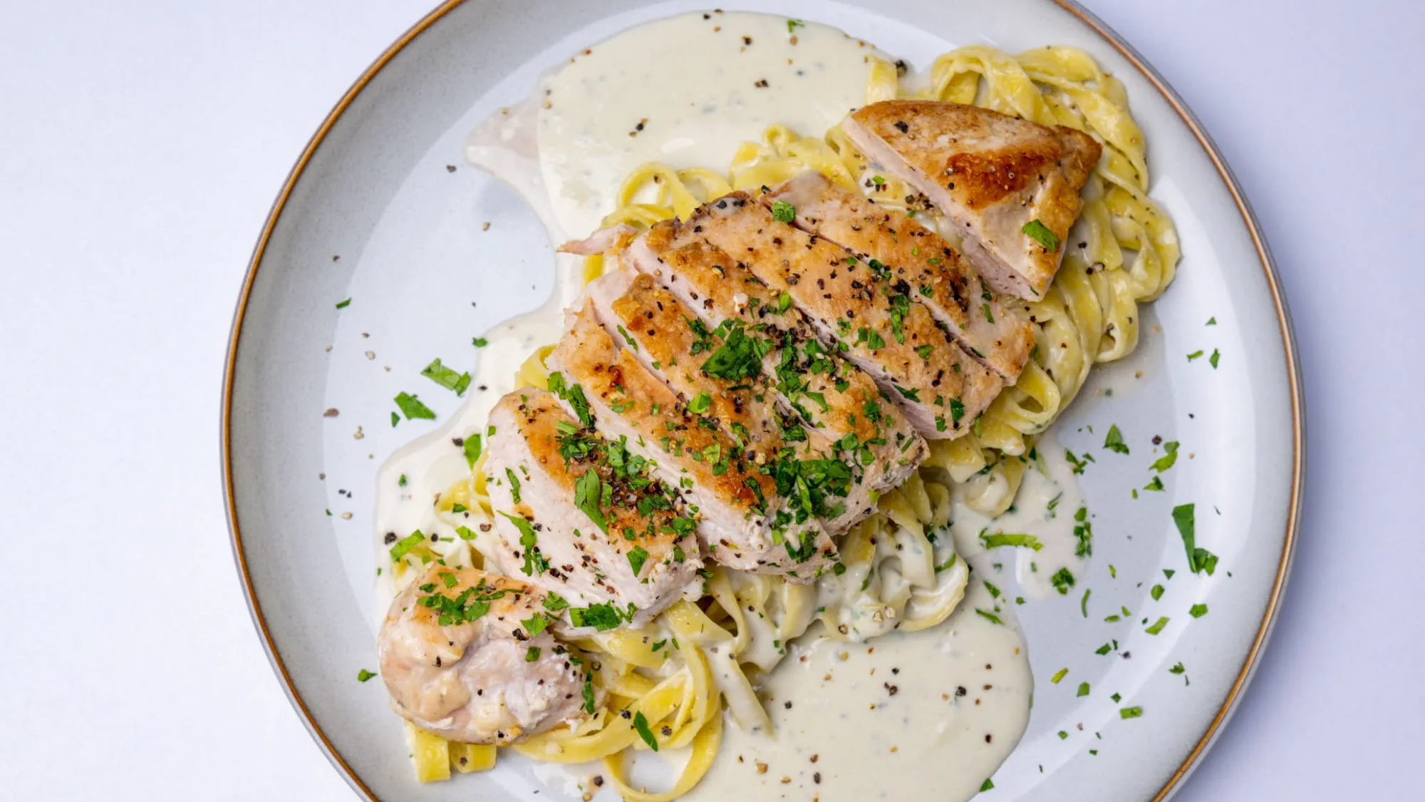 Kurczak-w-winnym-sosie-z-bazyli