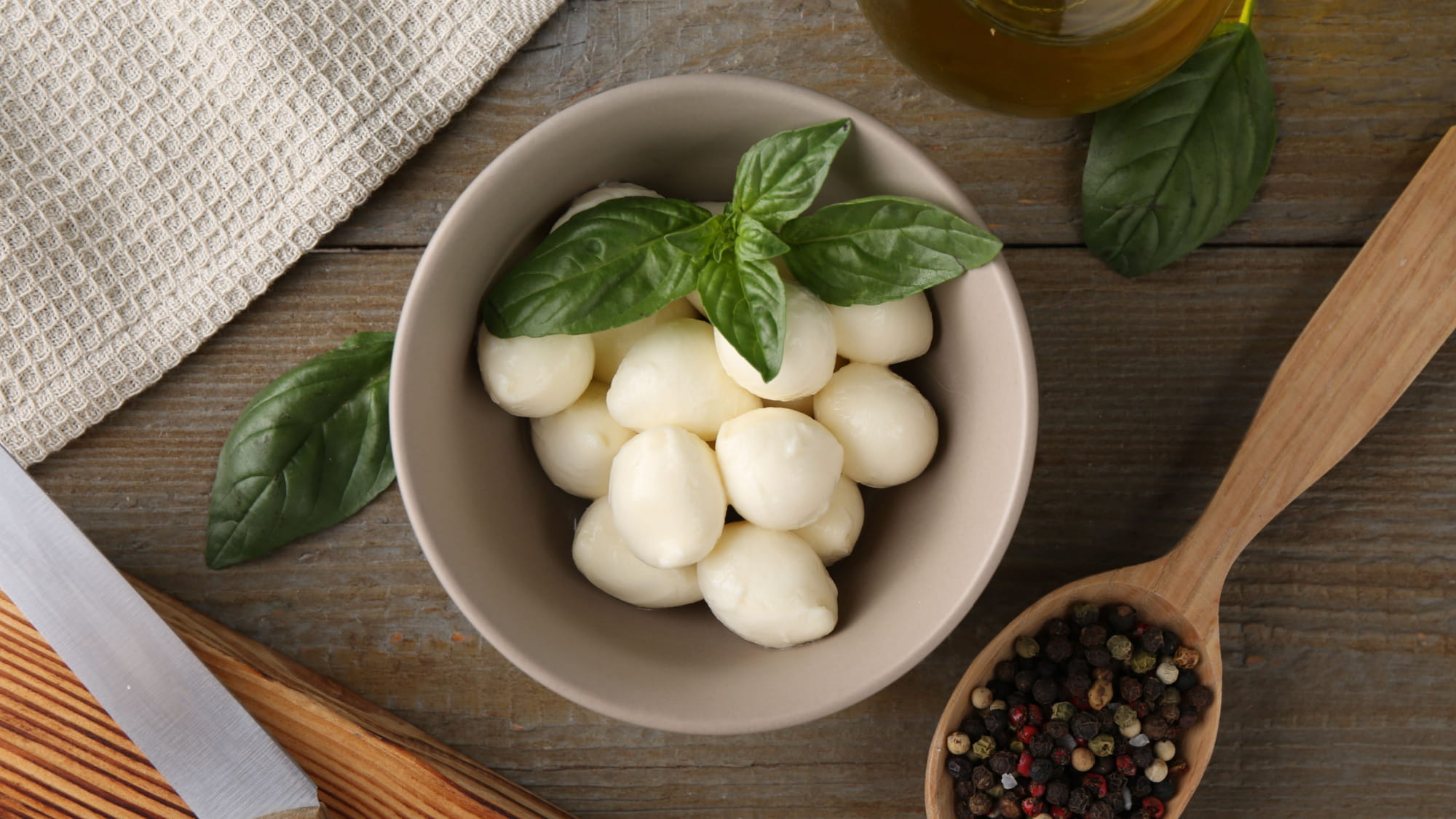 mozzarella-z-aromatycznym-sosem