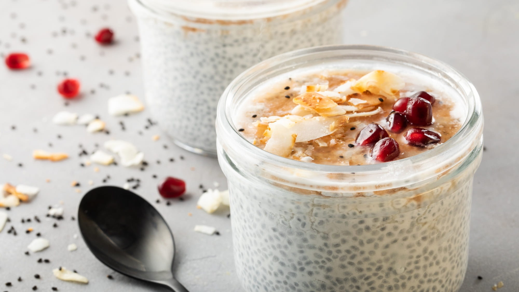 Nocny pudding z kokosu gujawy i nasion bazylii