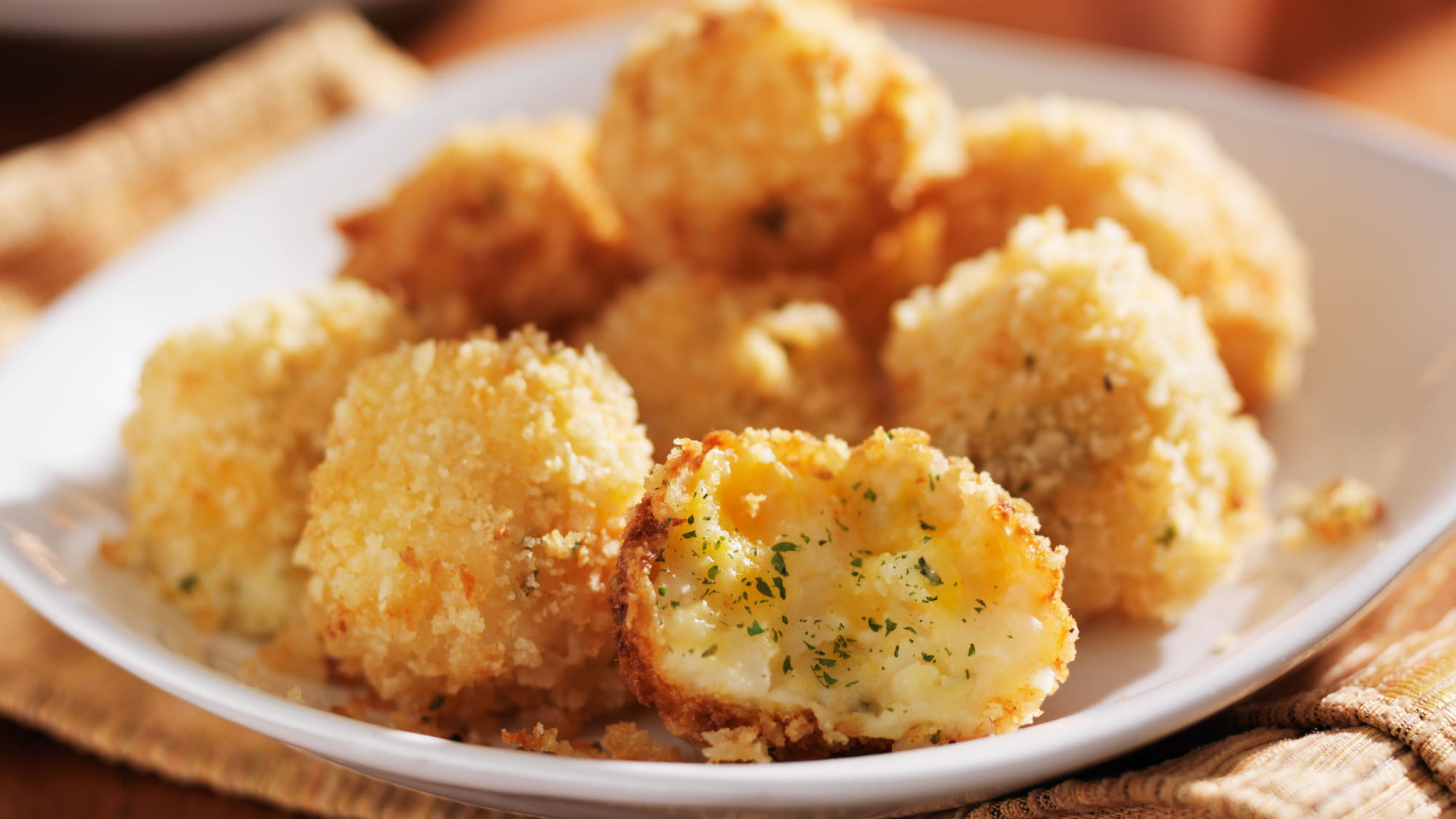 Pieczone-ziemniaki-w-panierce-z-parmezanem